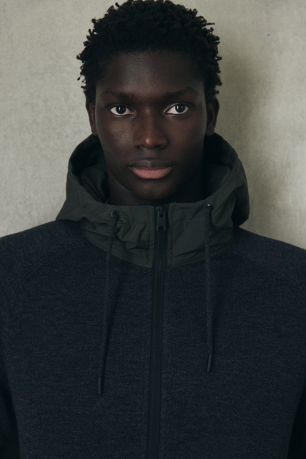 SUDADERA DE PUNTO PERAL GRIS OSCURO