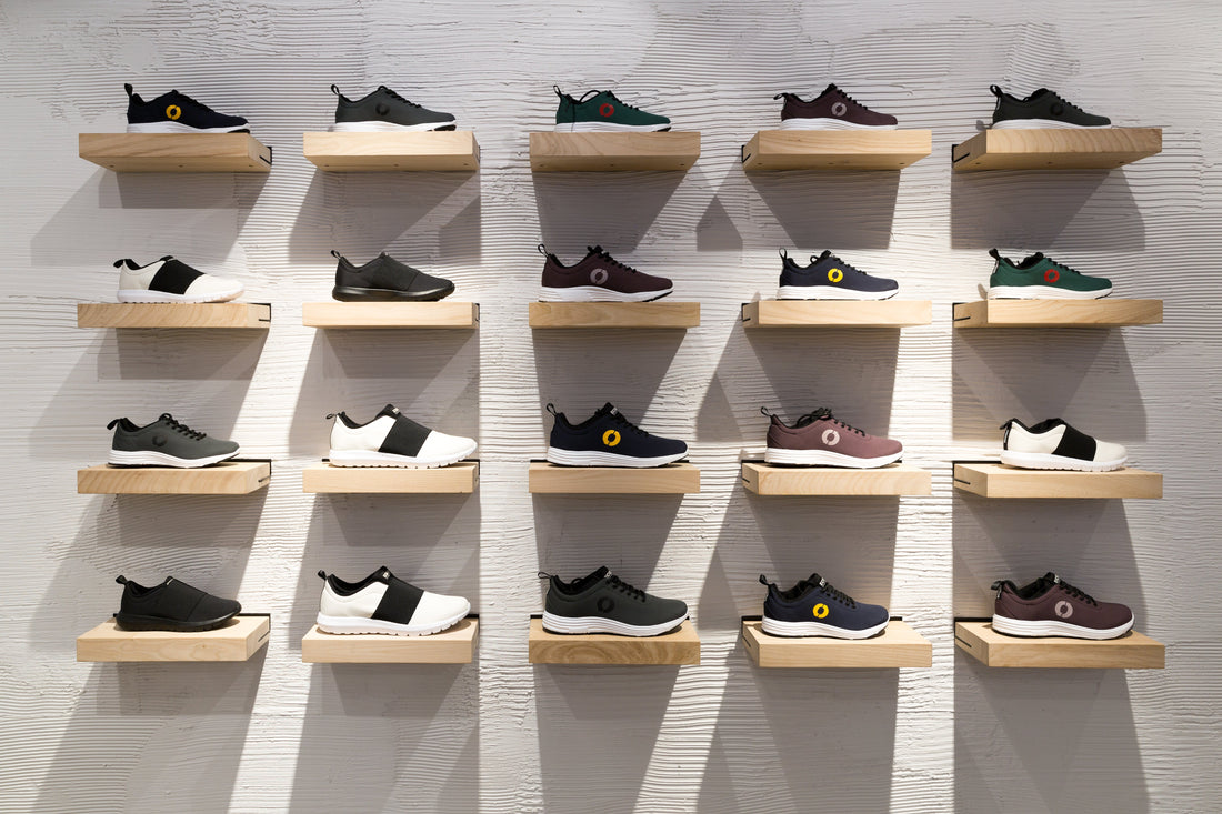 Cómo combinar zapatillas deportivas de mujer