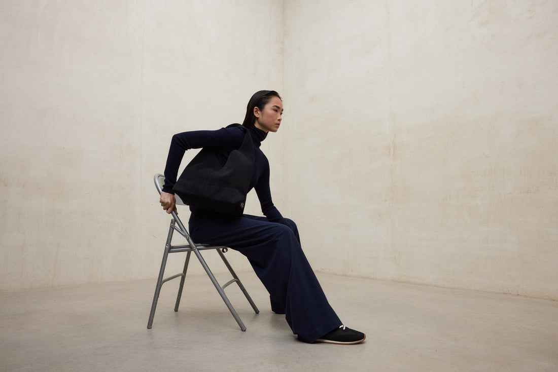 Cómo combinar pantalones anchos de mujer