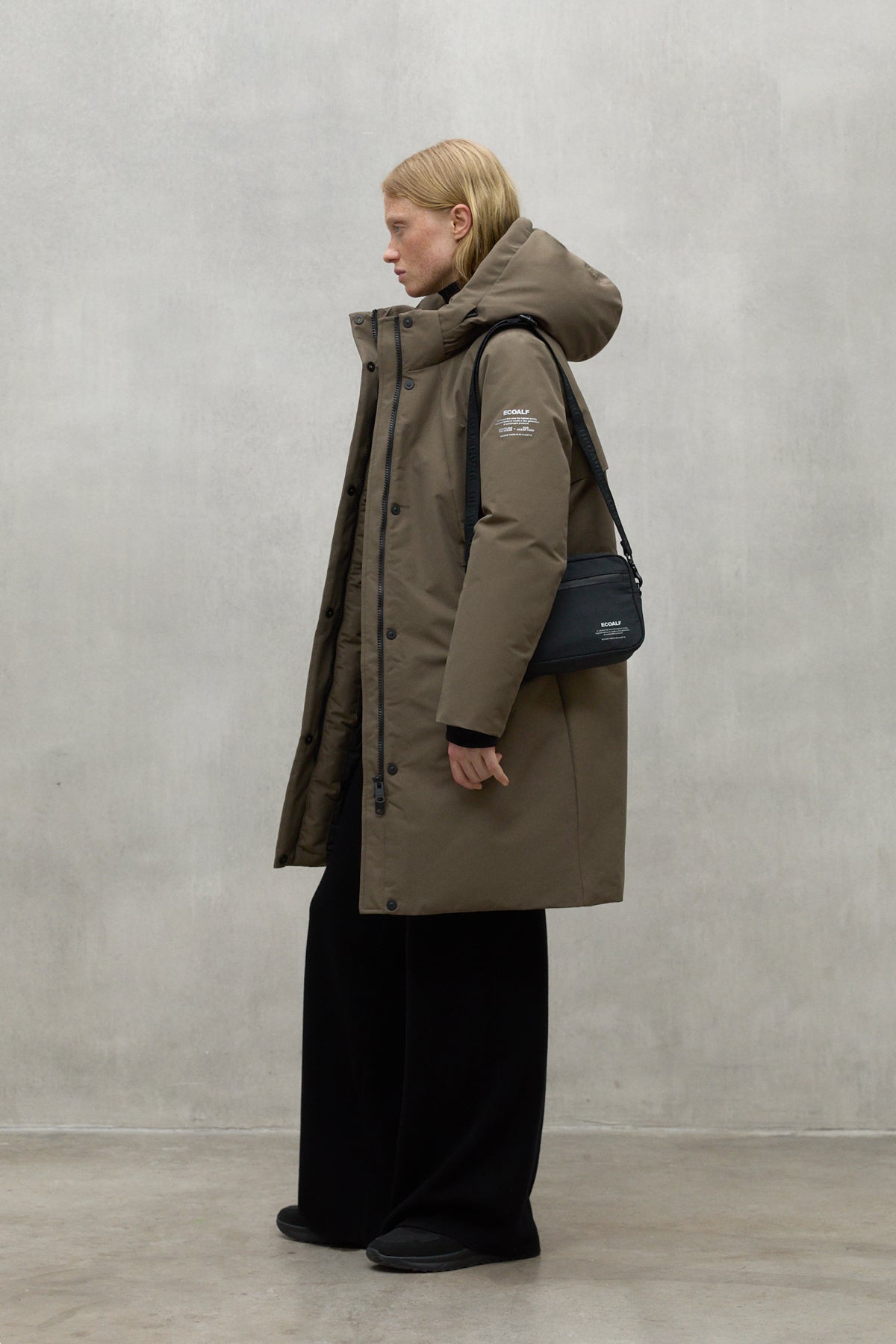 BLACK AKIRA SHOULDER BAG