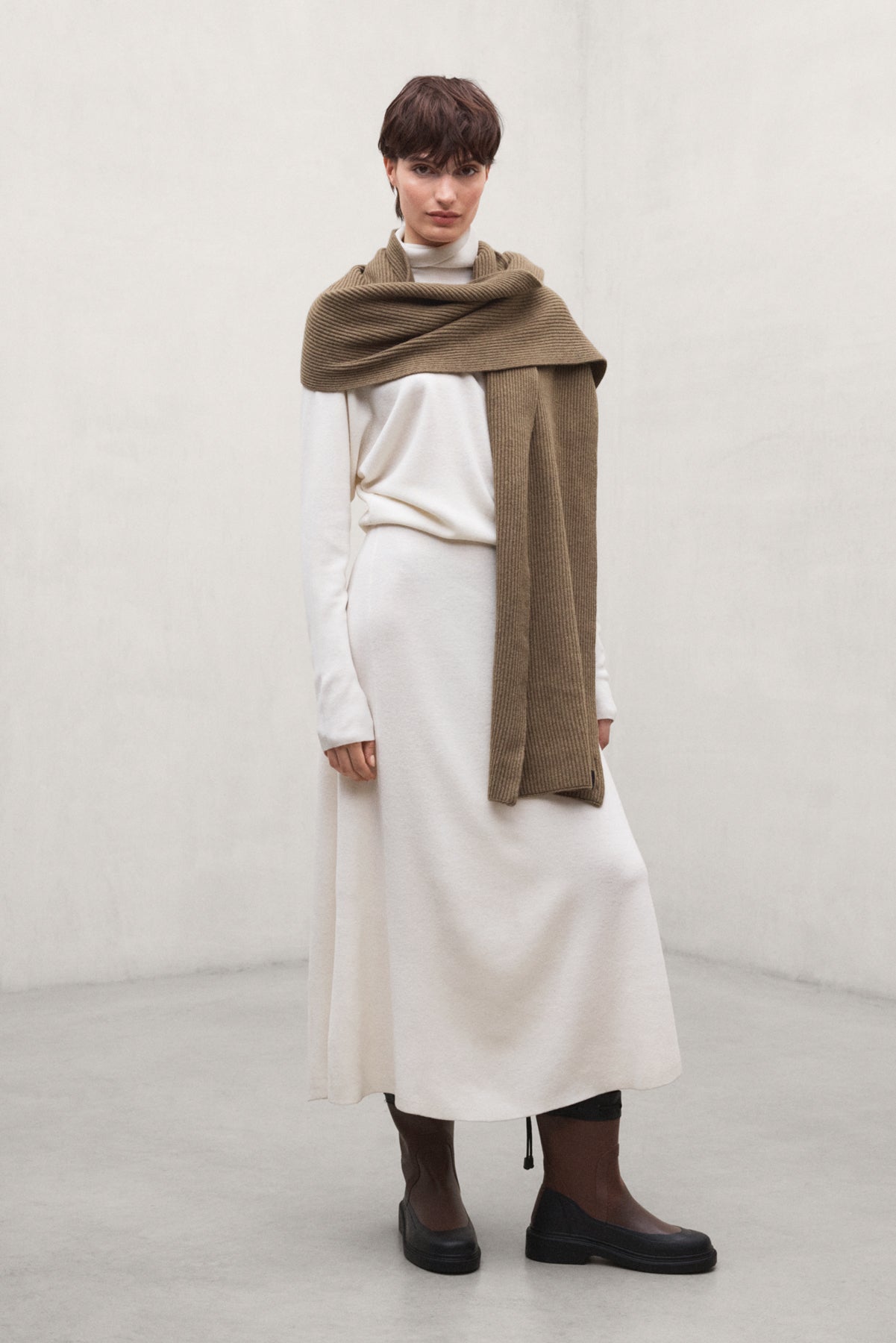 ANNIE-KLEID IN BEIGE
