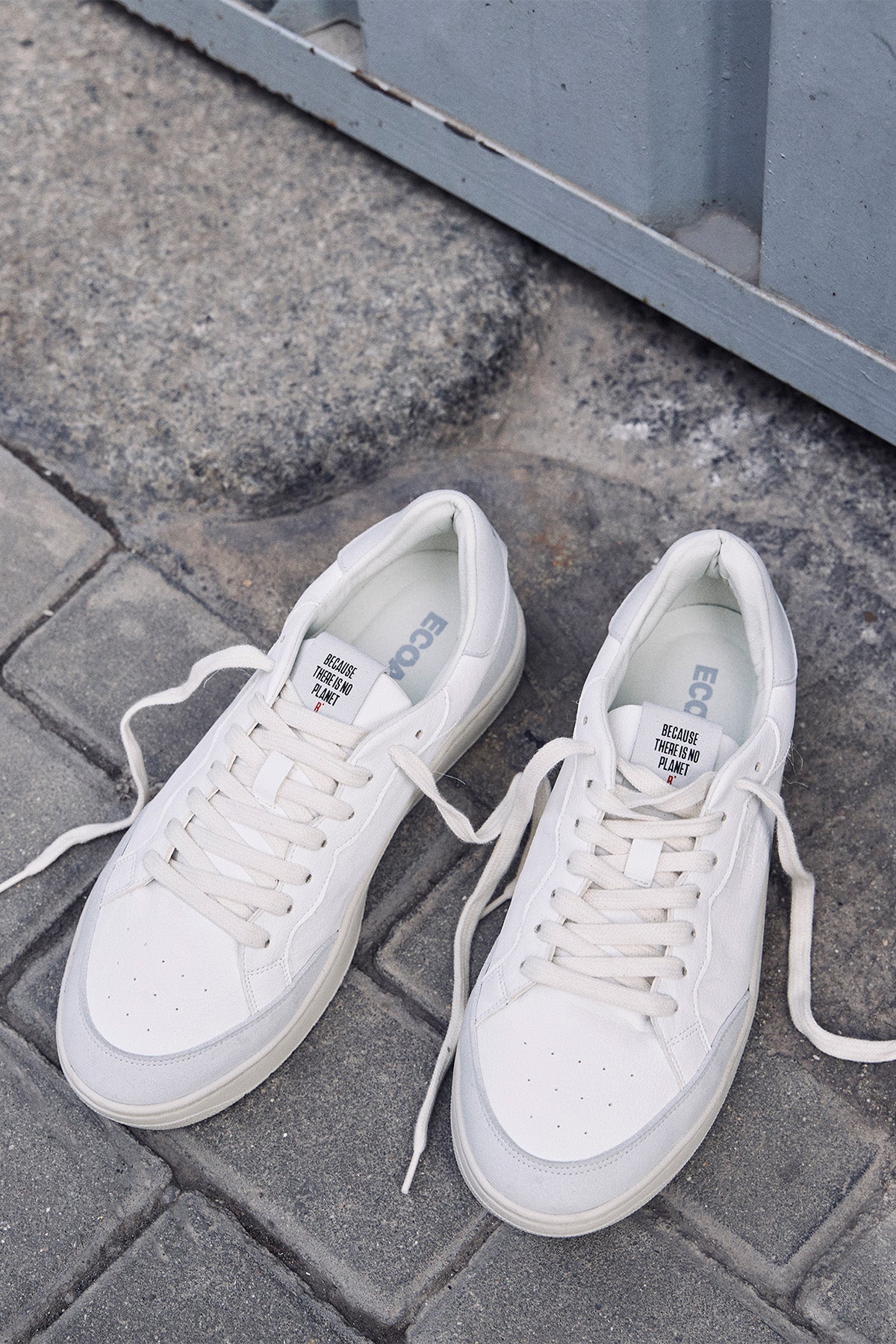 WHITE ARAL TRAINERS 