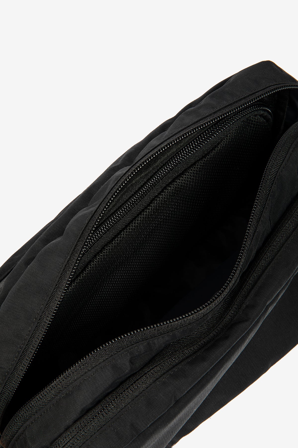 BLACK OSLO TOILETRY BAG