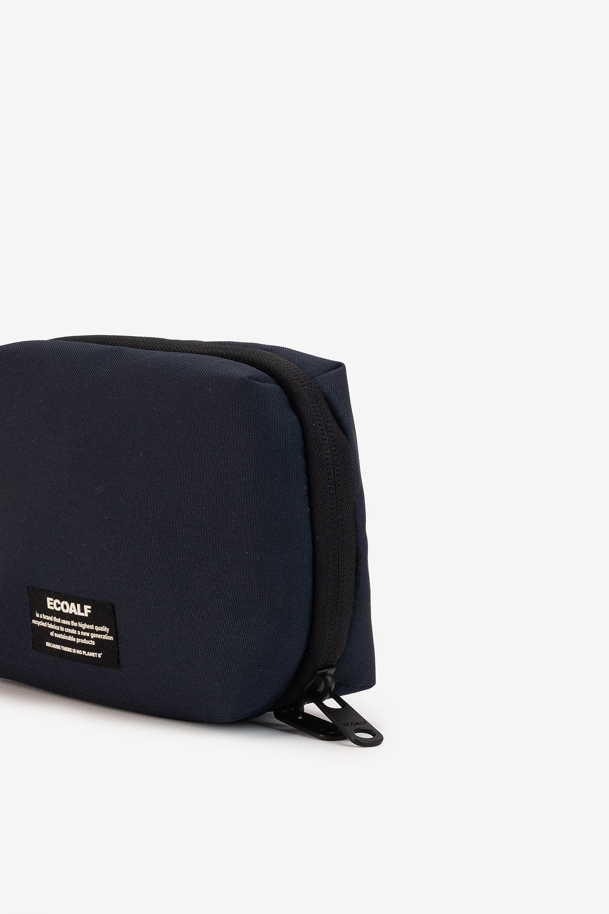 NAVY BLUE WAKAI TOILETRY BAG
