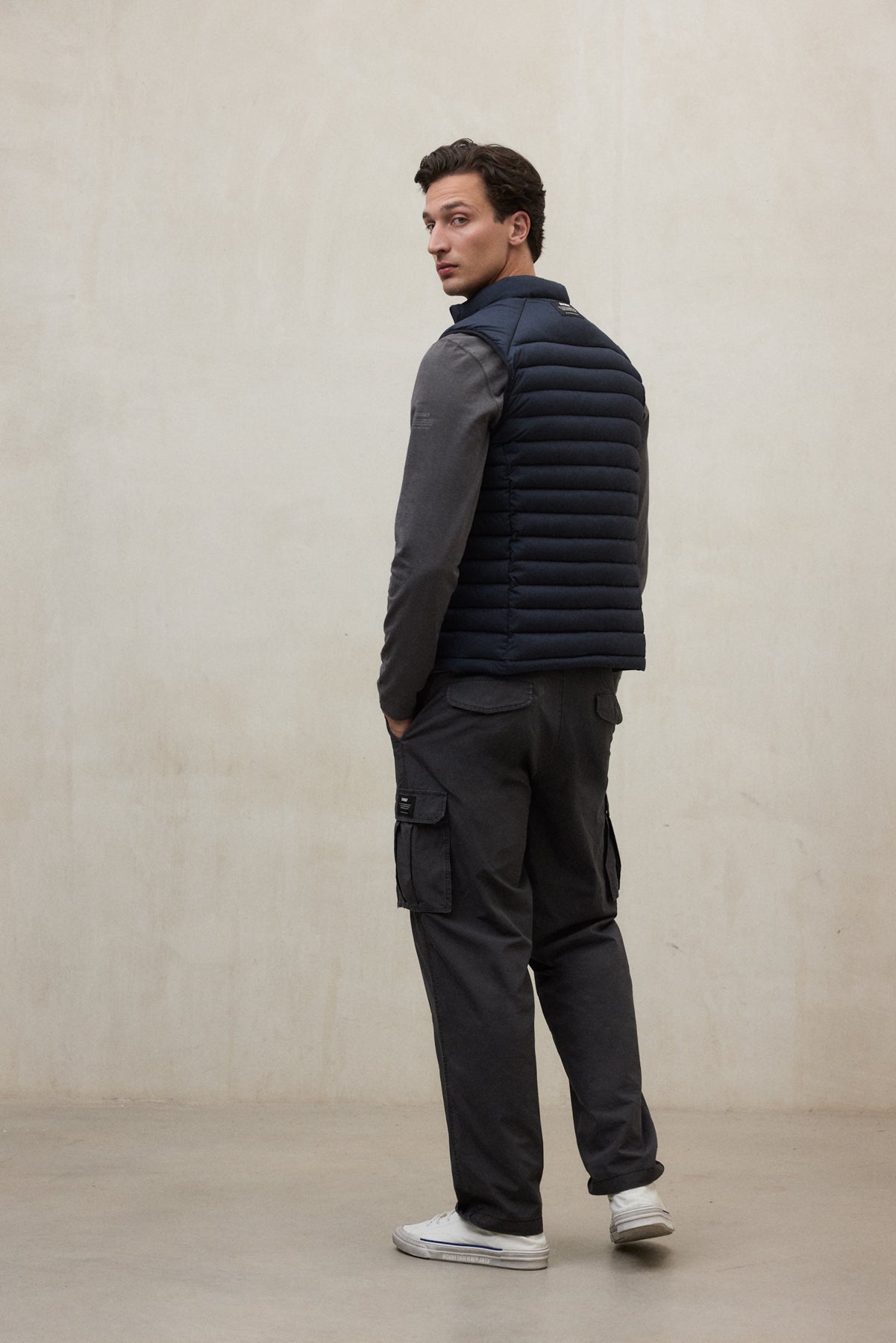 NAVY BLUE CARDIFF VEST