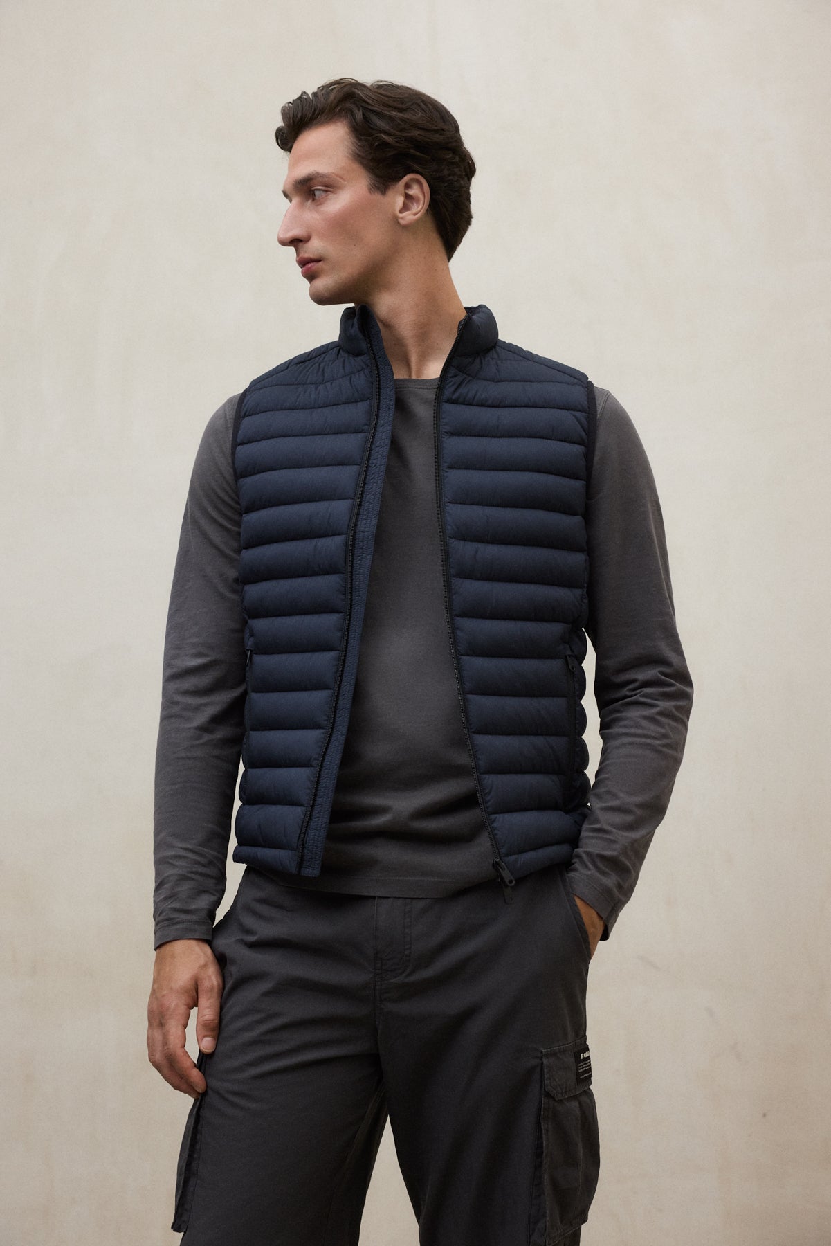 NAVY BLUE CARDIFF VEST