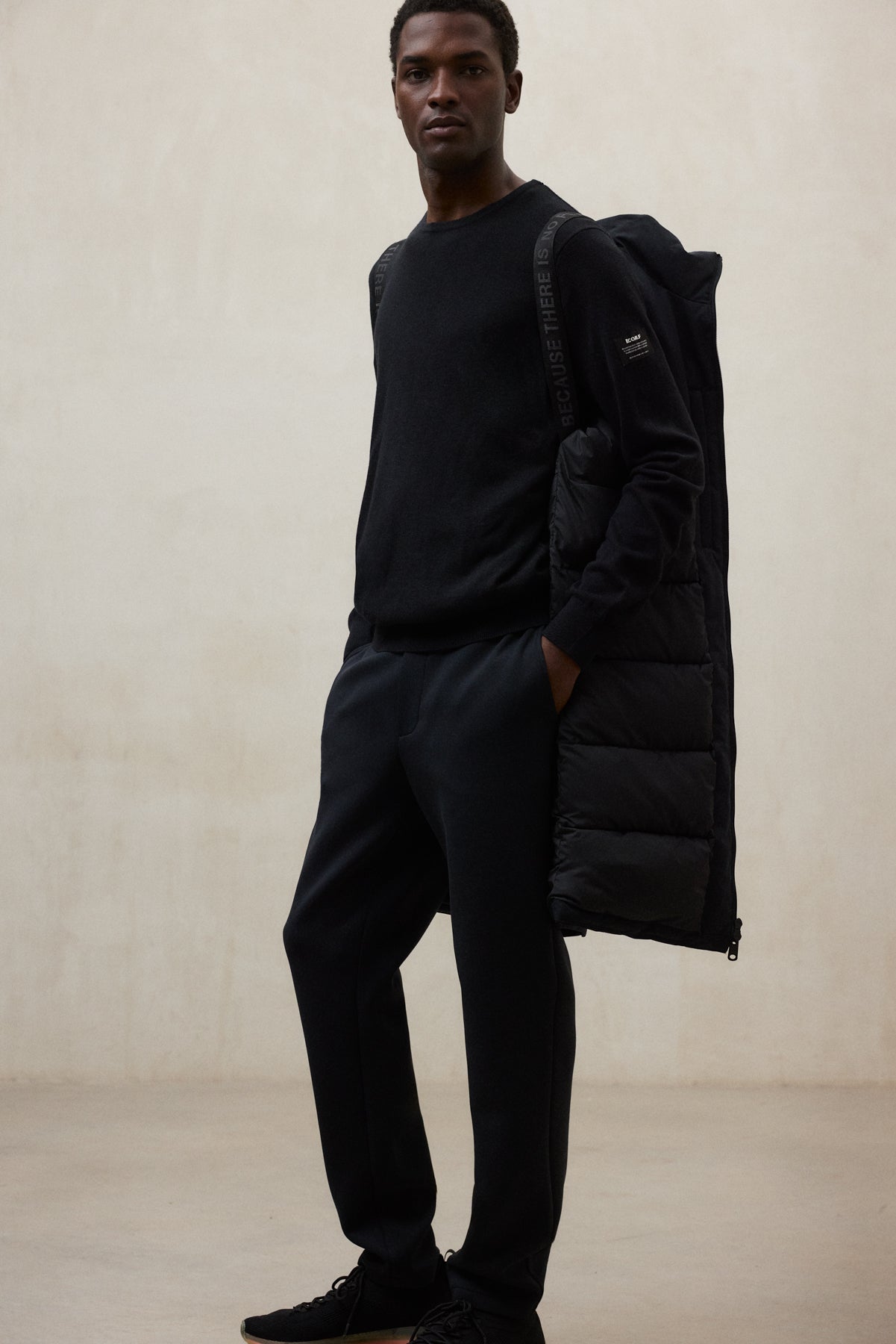 BLACK LEVOR COAT