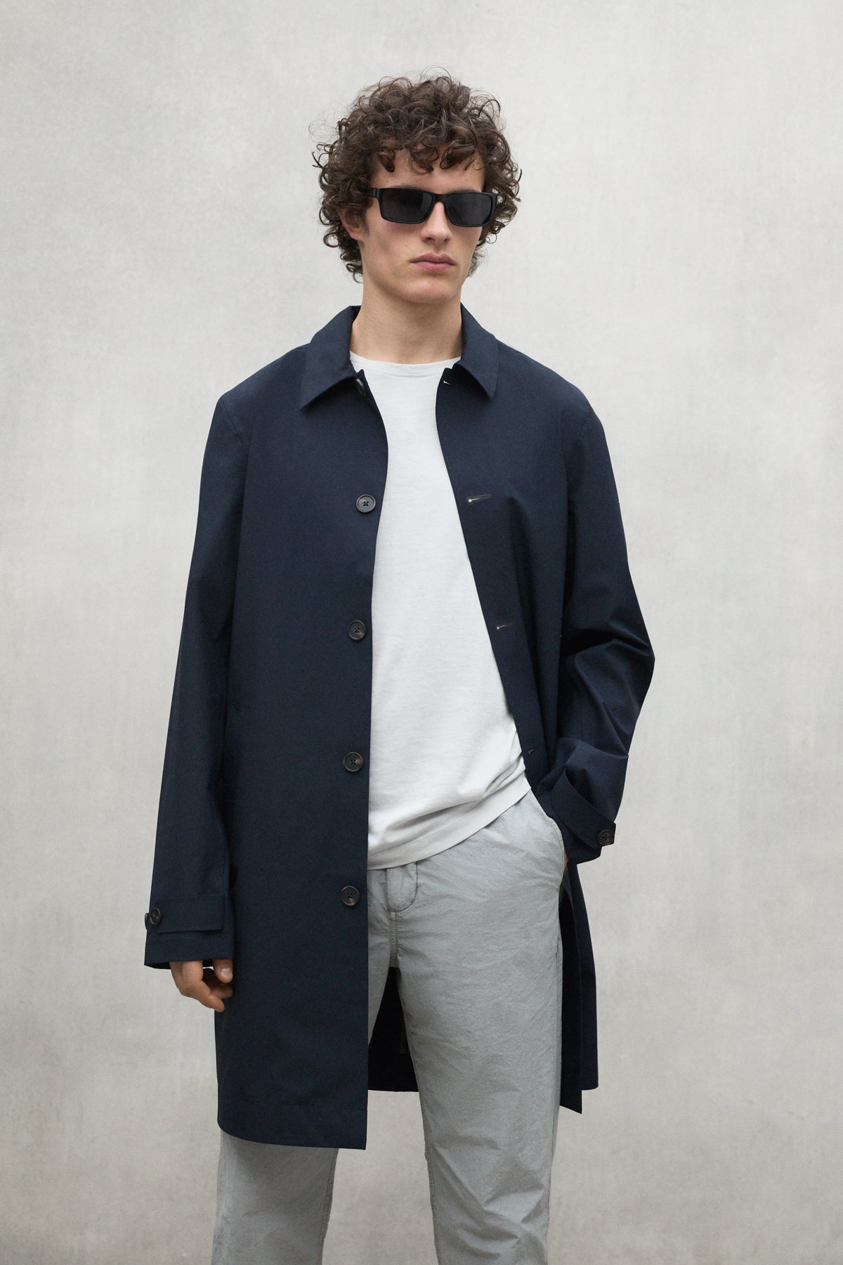 Sneakers Dunkelblaue Jacke Kombinieren Herren Blaue Jacke