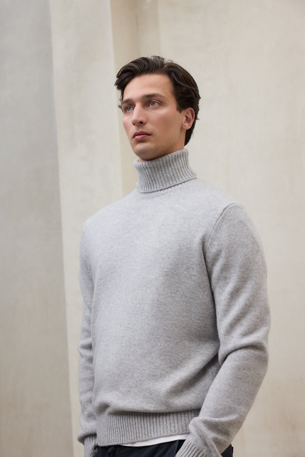 LIGHT GREY BRUN SWEATER