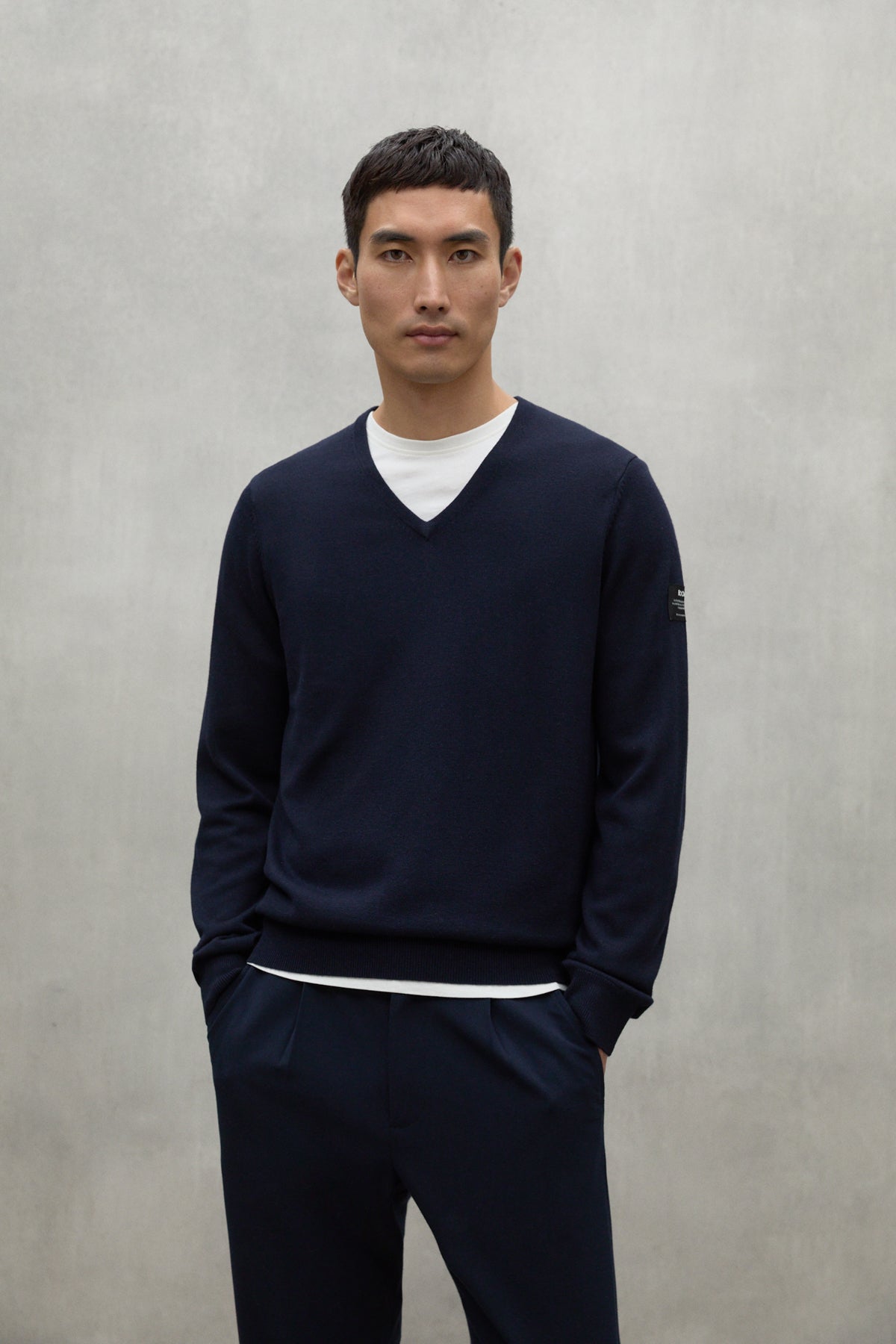 NAVY BLUE FERRO SWEATER