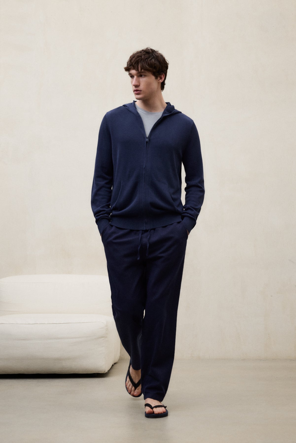 NAVY BLUE KIRKIA SWEATER