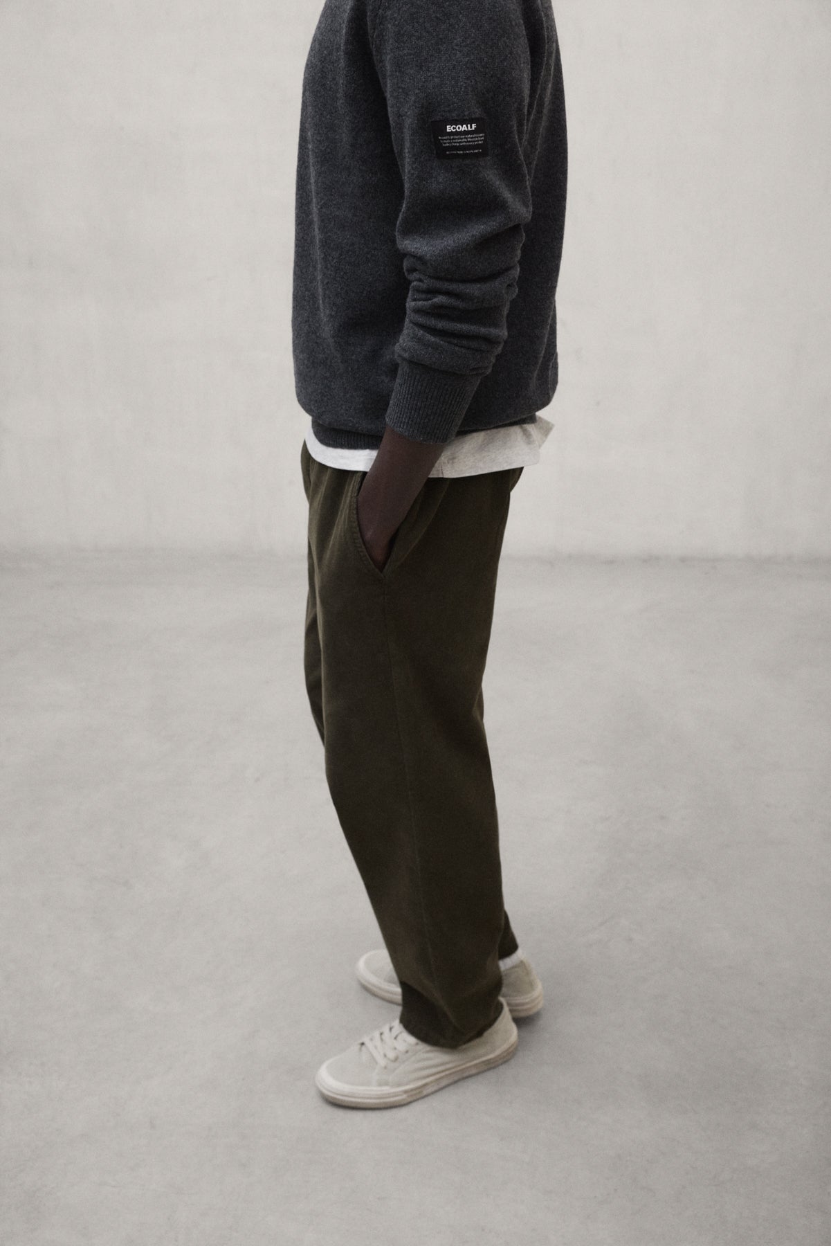 DARK GREY LAGUNA SWEATER WITH LABEL