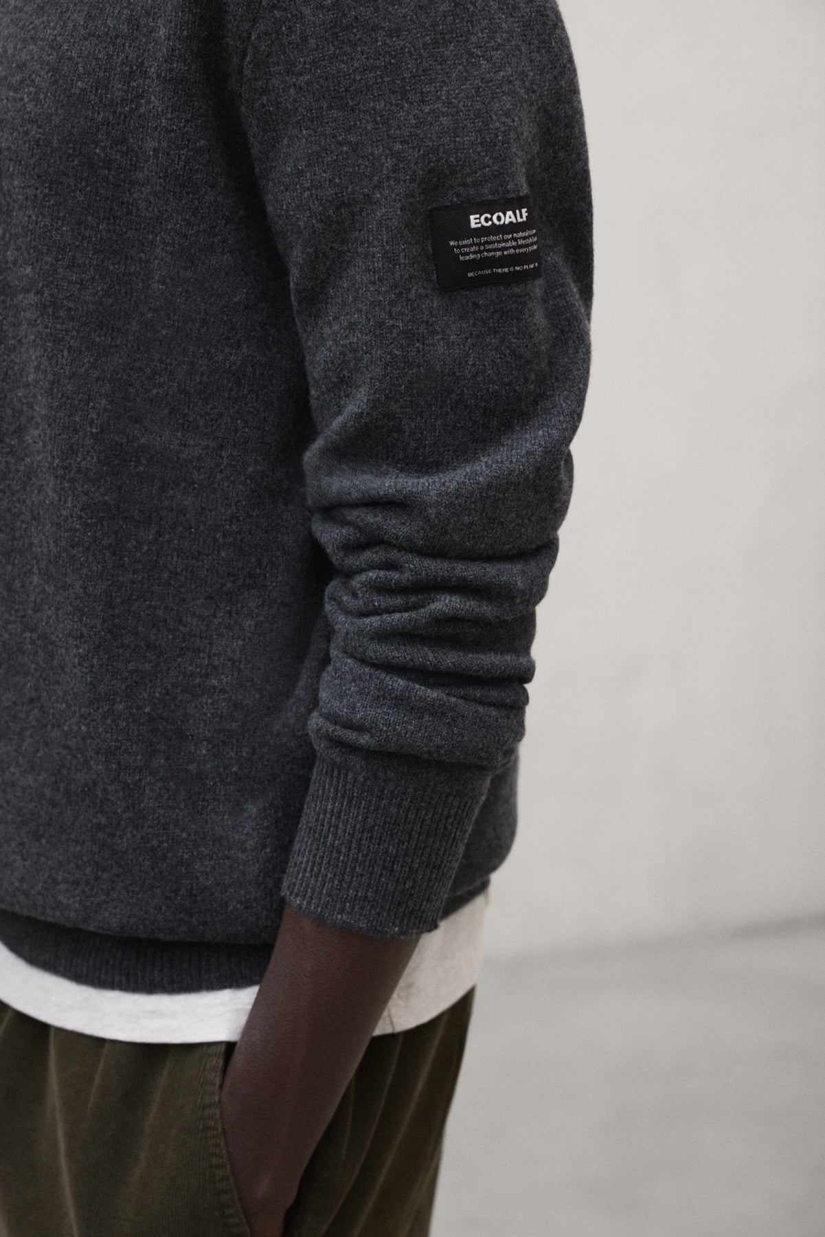 DARK GREY LAGUNA SWEATER WITH LABEL