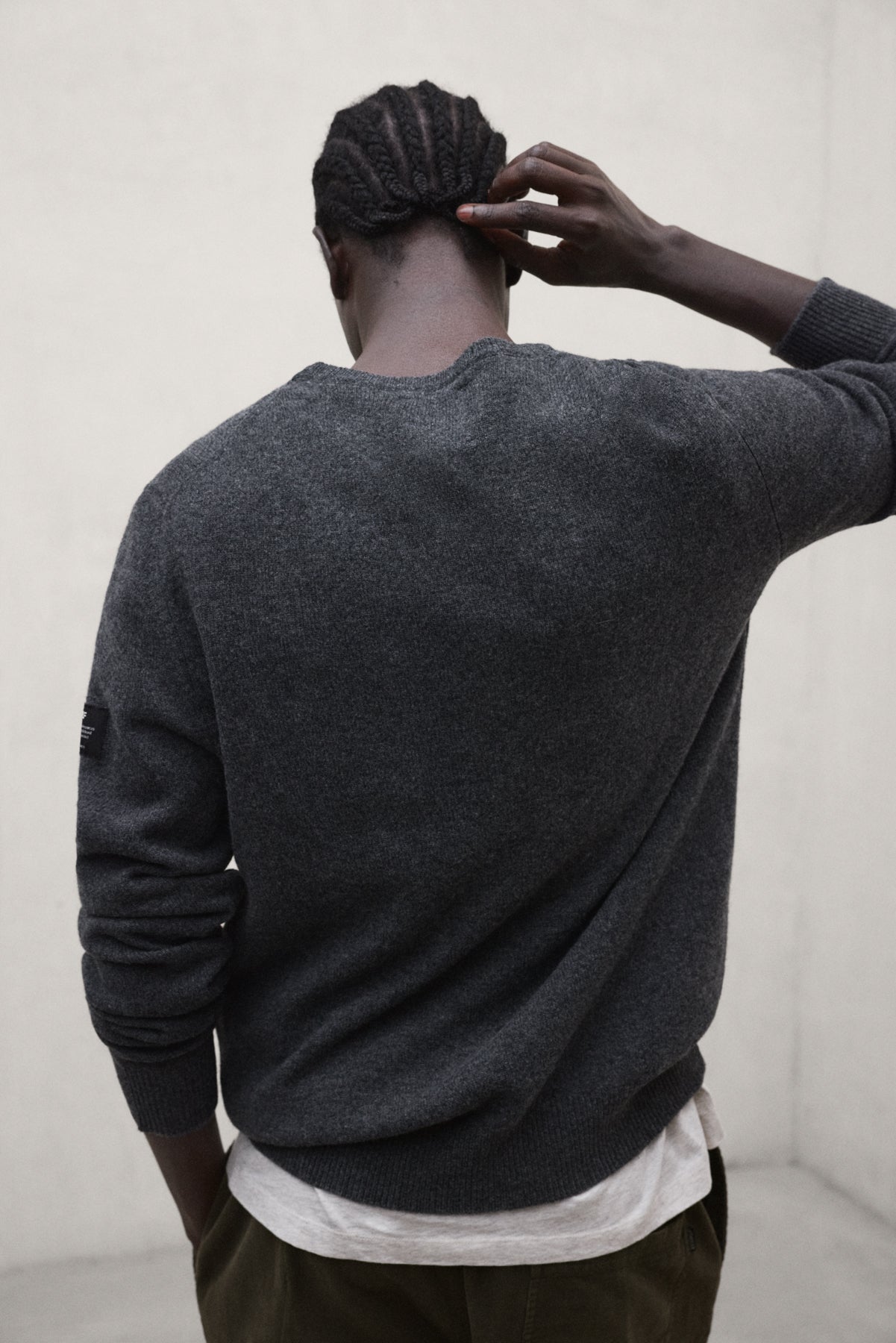 DARK GREY LAGUNA SWEATER WITH LABEL