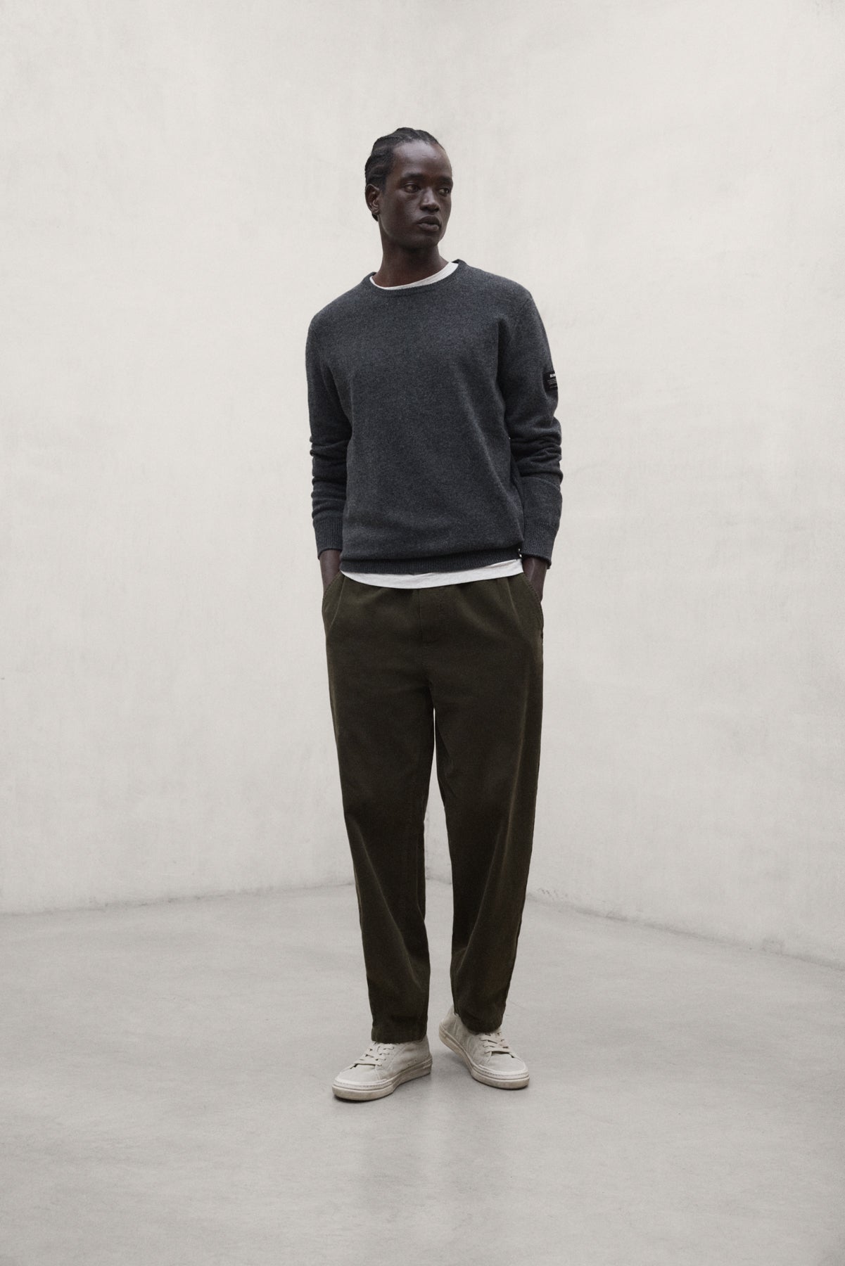 DARK GREY LAGUNA SWEATER WITH LABEL