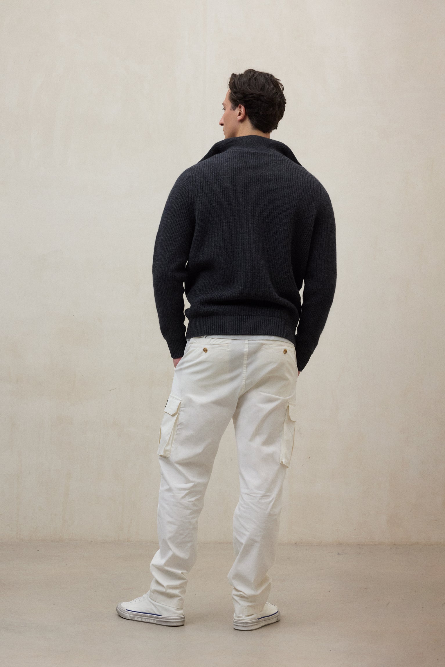 DARK GREY MEYE SWEATER