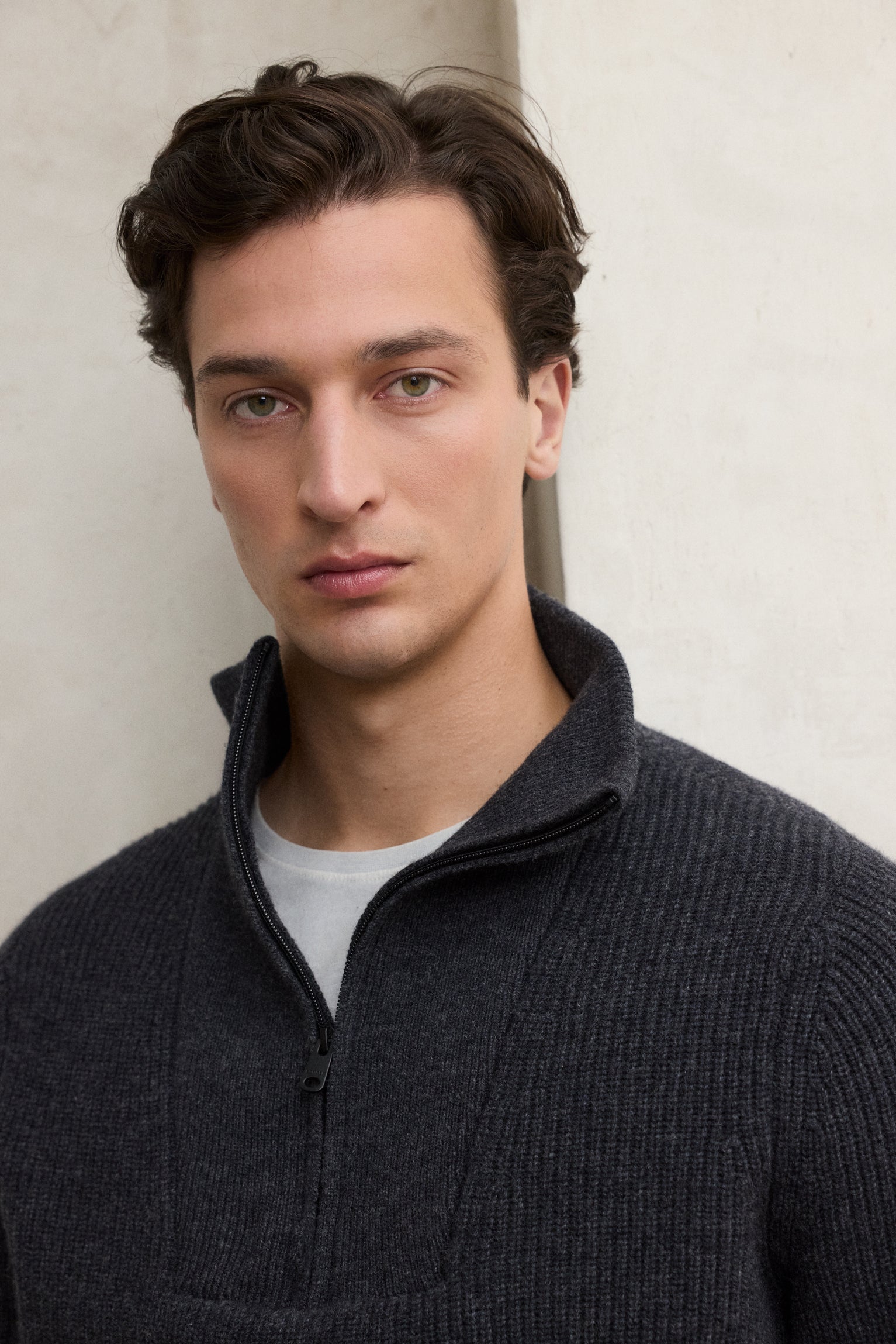 DARK GREY MEYE SWEATER