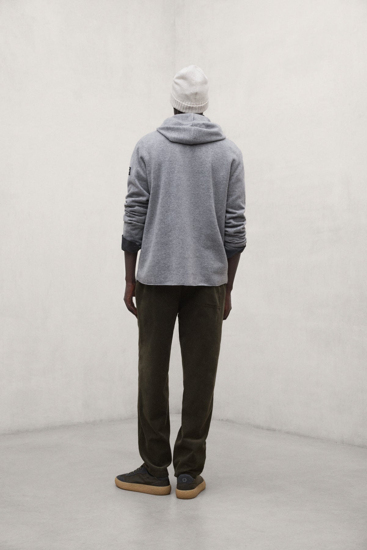 GRAUER MUGGA-PULLOVER