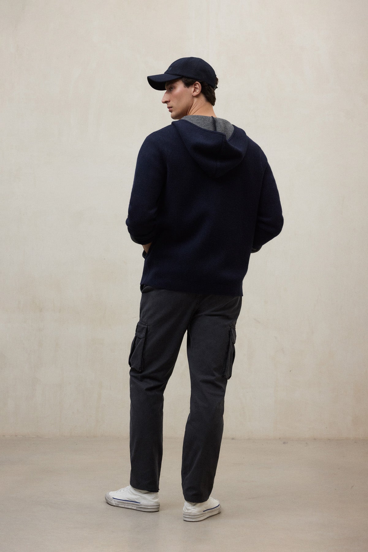 BLUE OTU SWEATER