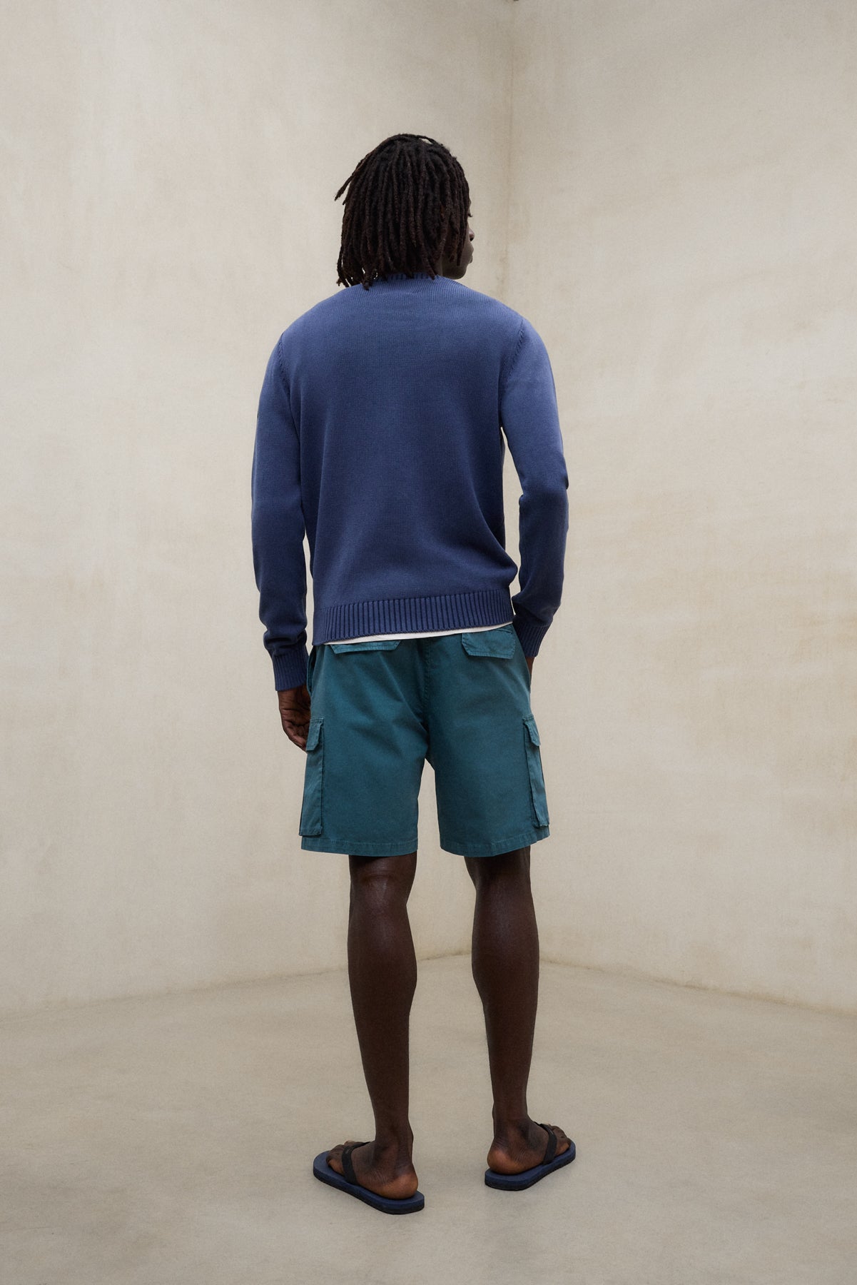 NAVY BLUE TAIL SWEATER