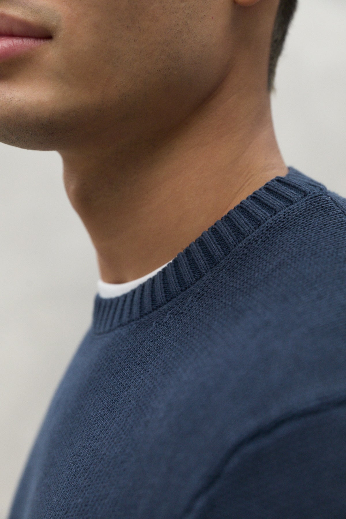 NAVY BLUE TAIL KNITTED SWEATER