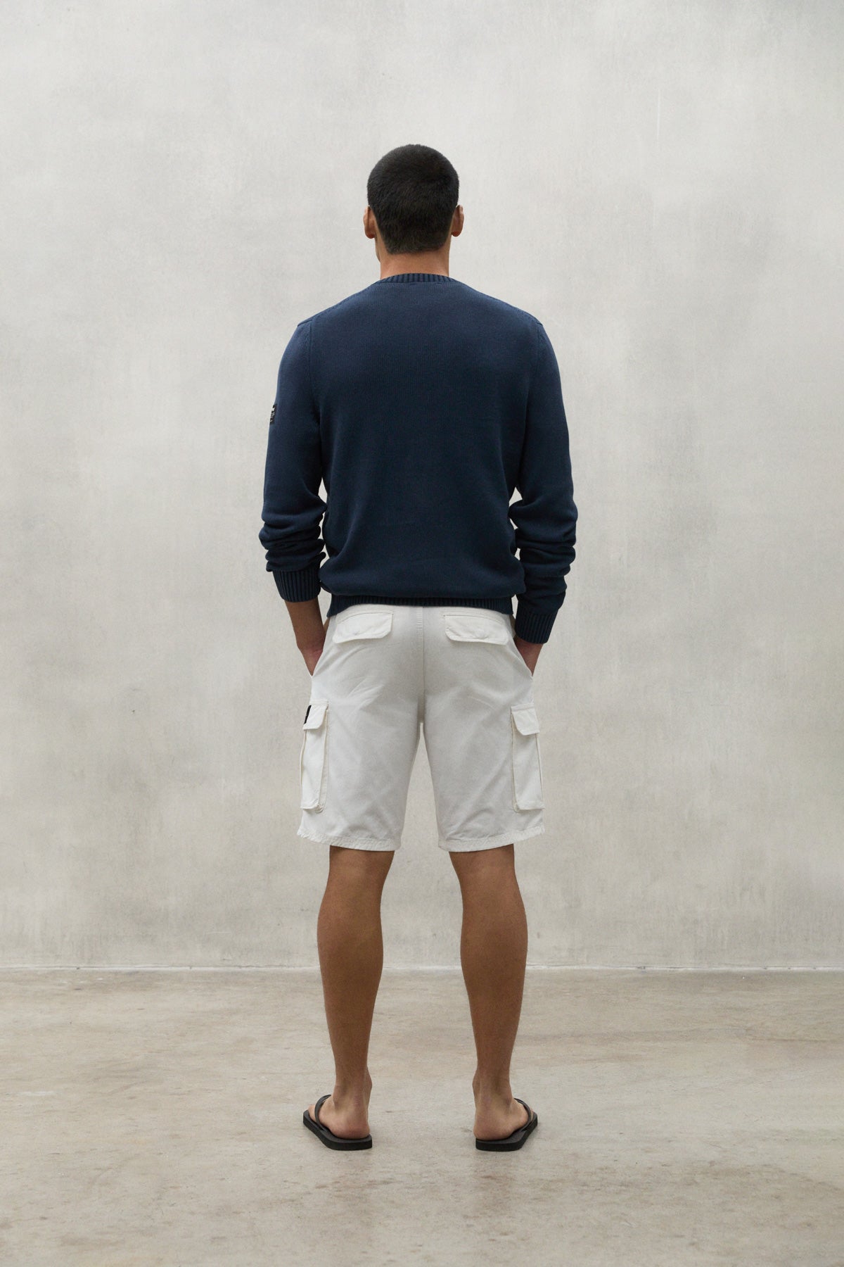 NAVY BLUE TAIL KNITTED SWEATER