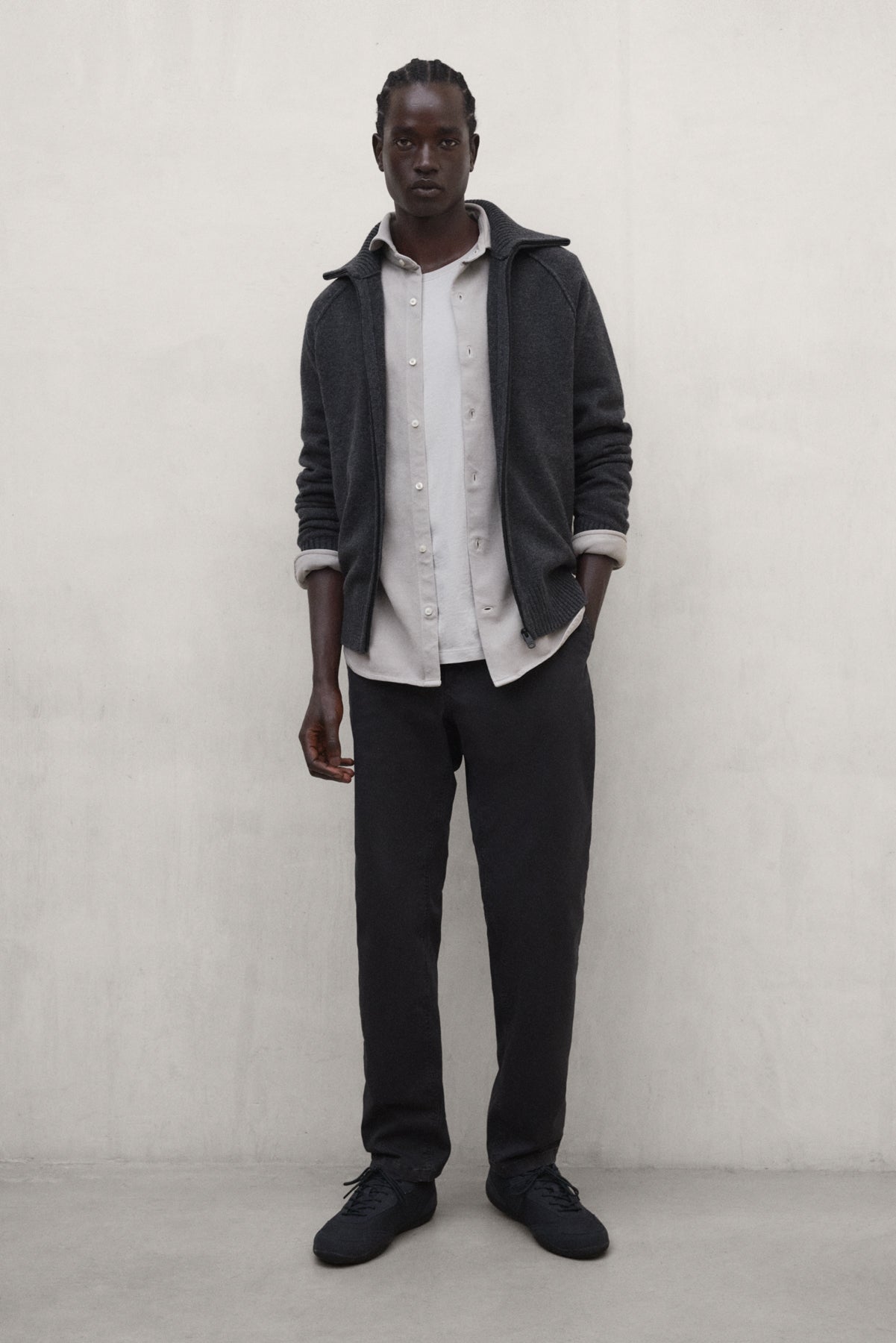 DARK GREY UBEDO SWEATER