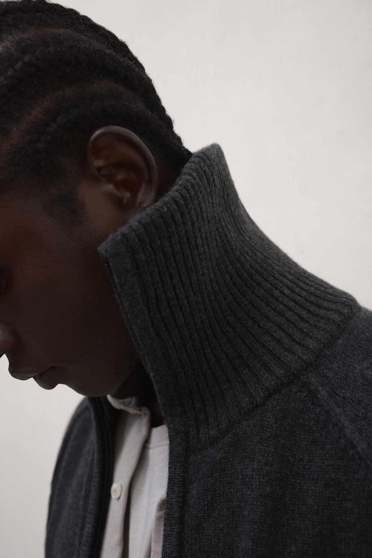 DARK GREY UBEDO SWEATER