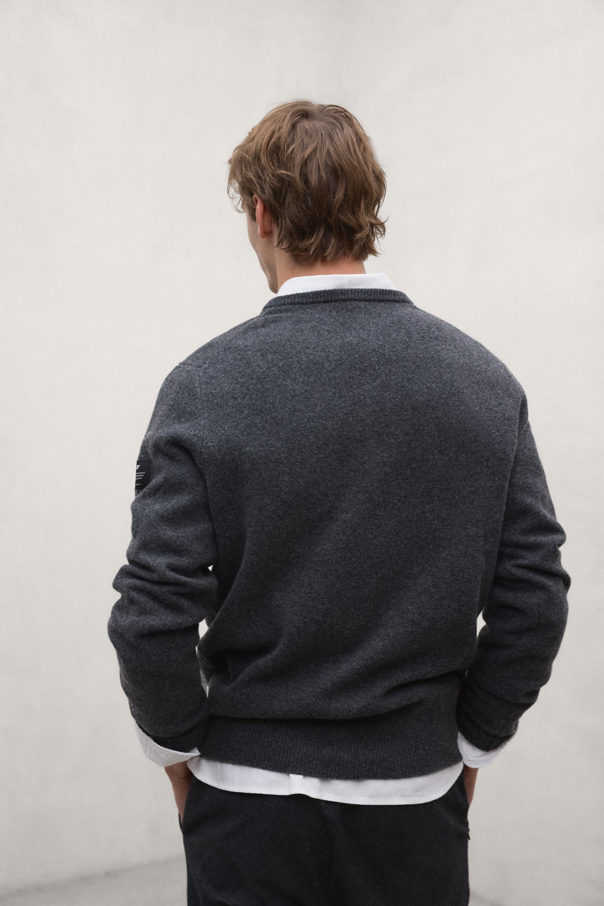 DARK GREY VALLE SWEATER WITH LABEL