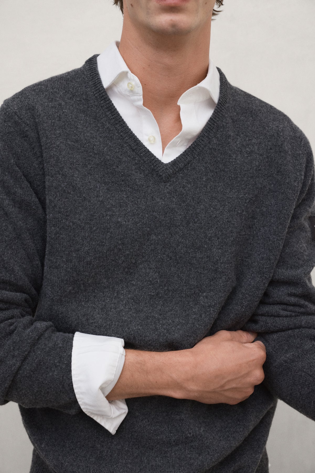 DARK GREY VALLE SWEATER WITH LABEL