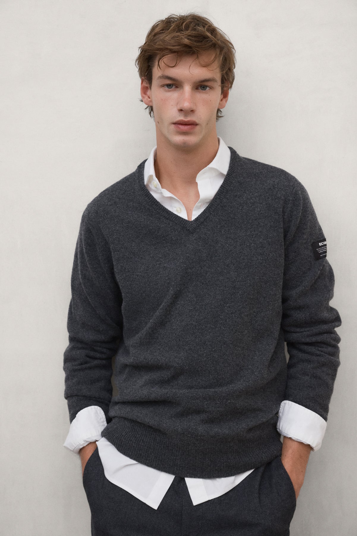 DARK GREY VALLE SWEATER WITH LABEL