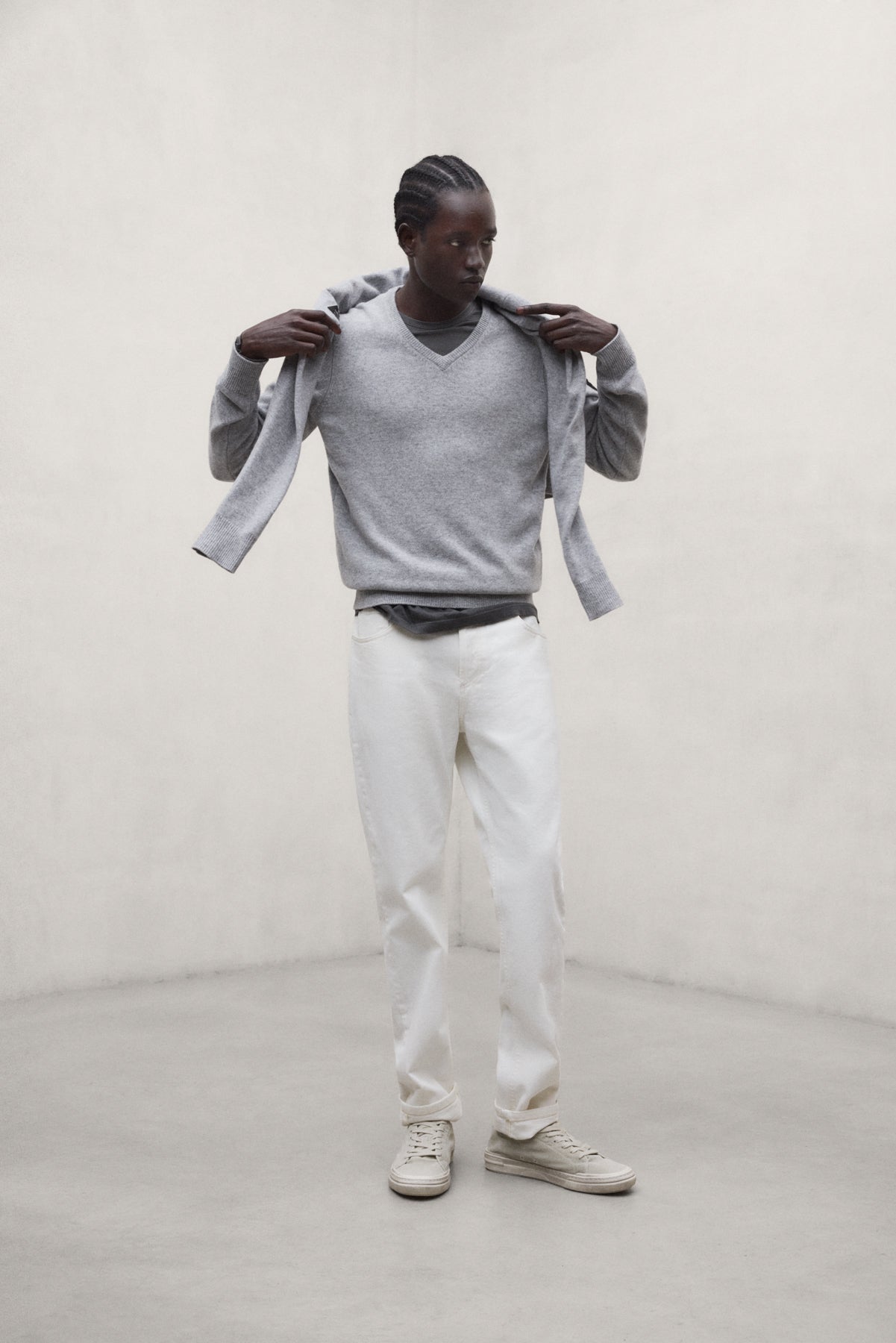 GREY VALLE SWEATER WITH LABEL