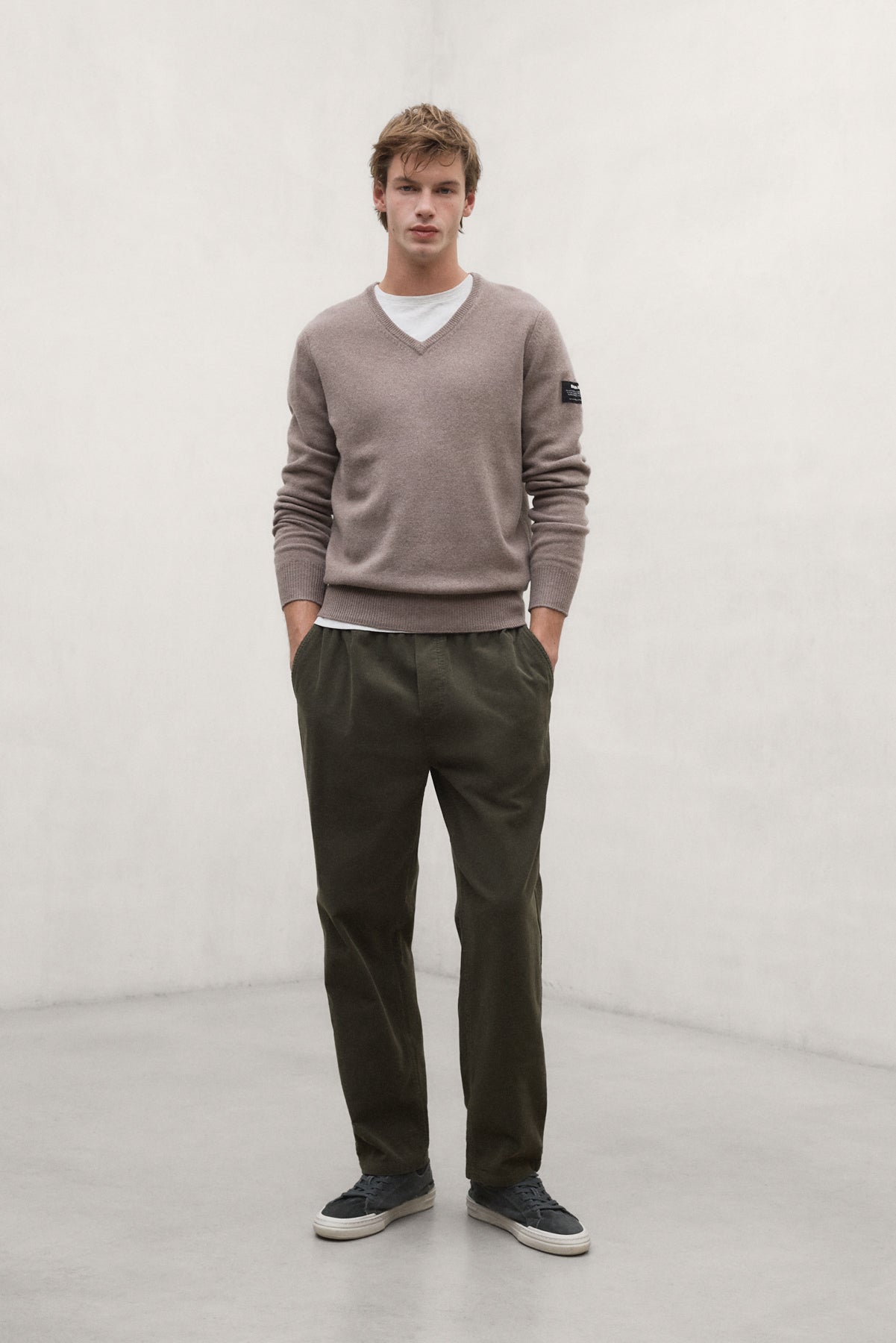 BROWN VALLE SWEATER WITH LABEL