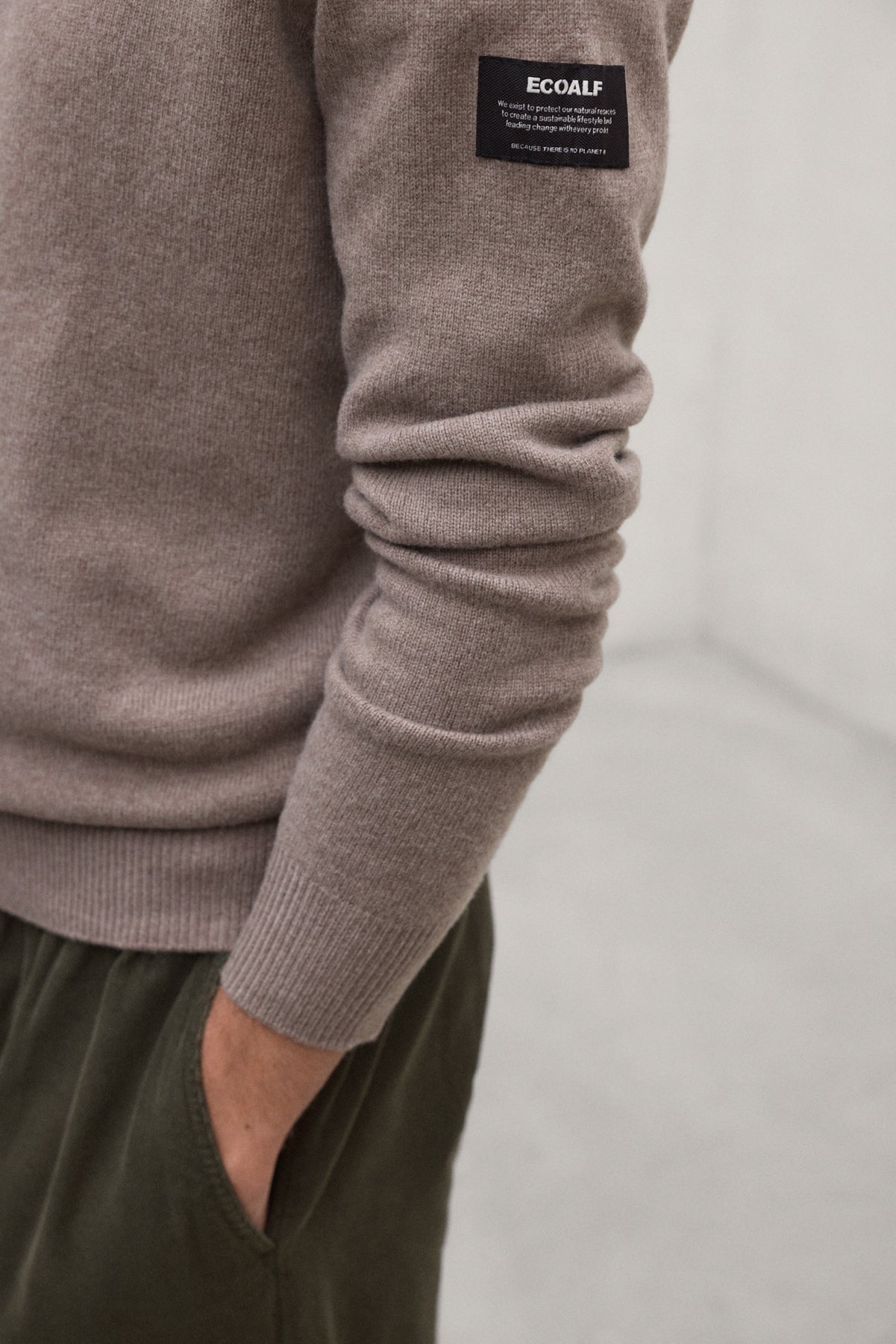BROWN VALLE SWEATER WITH LABEL