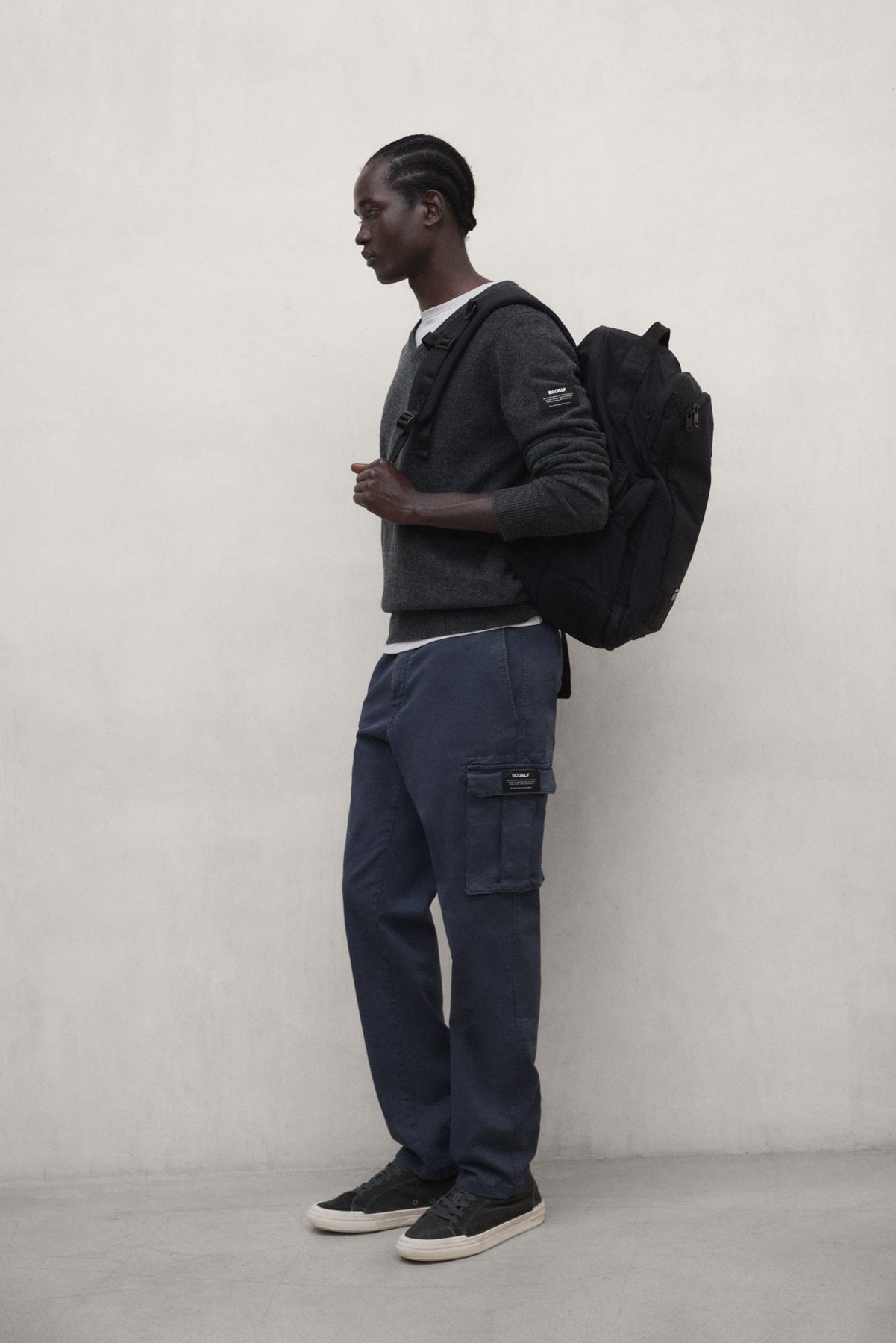 DUNKLER GRAUER TAL-PULLOVER