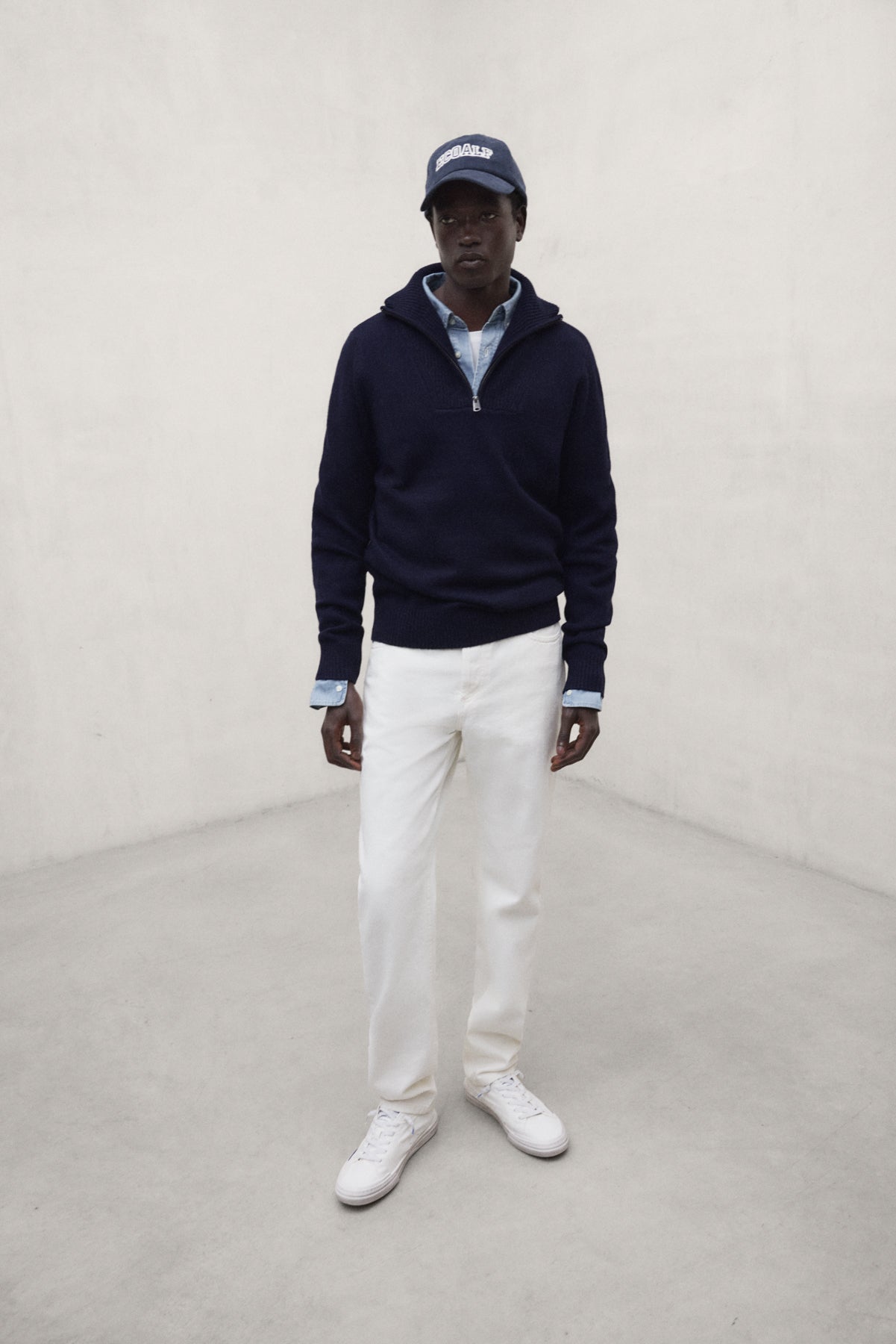 NAVY BLUE YECLO SWEATER