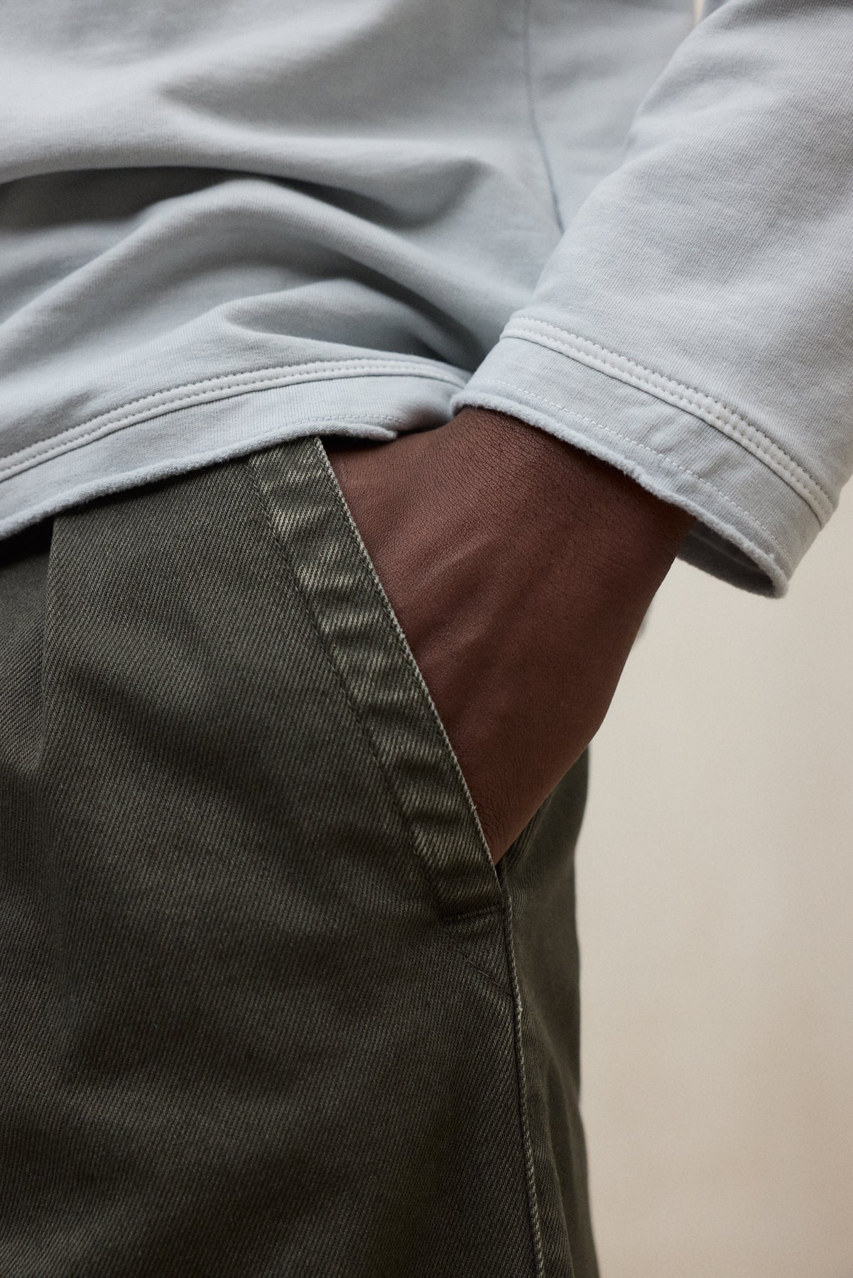 LIGHT GREY LONG-SLEEVED BETRO T-SHIRT