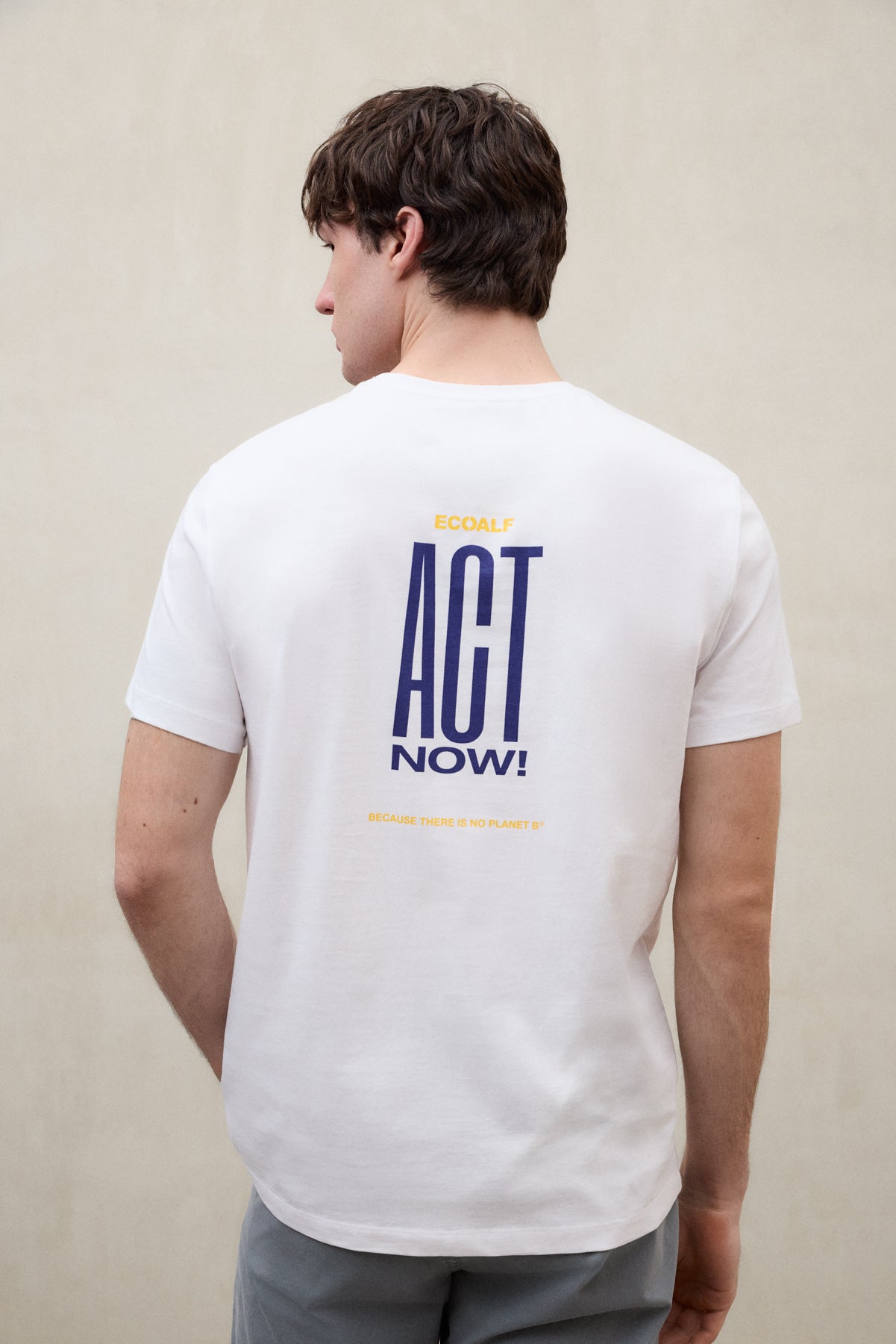 color-act-back-t-shirt-man