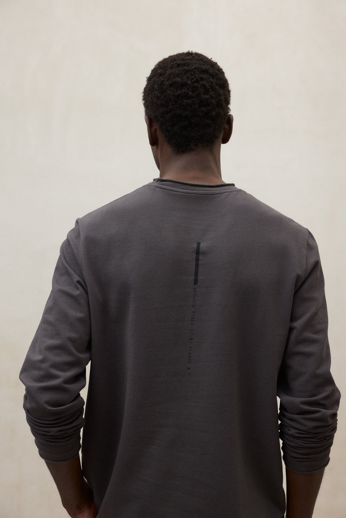 MAGLIETTA A MANICHE LUNGHE BETRO GRIGIO SCURO