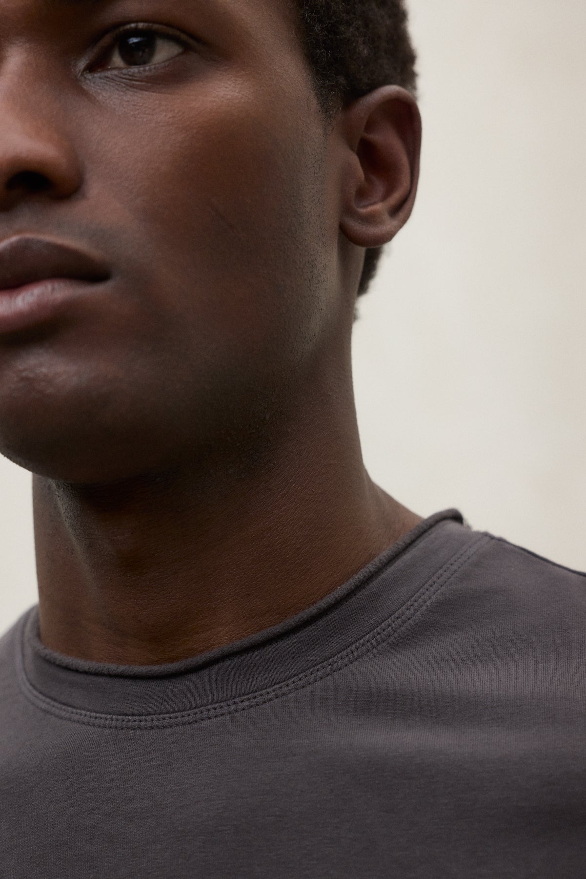 MAGLIETTA A MANICHE LUNGHE BETRO GRIGIO SCURO