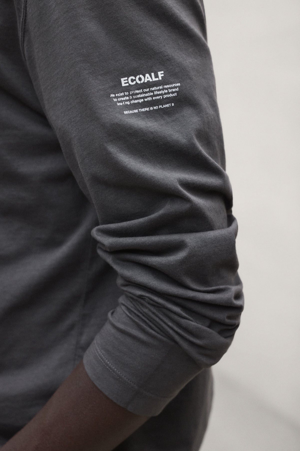 DARK GREY LONG-SLEEVED LAREDO T-SHIRT