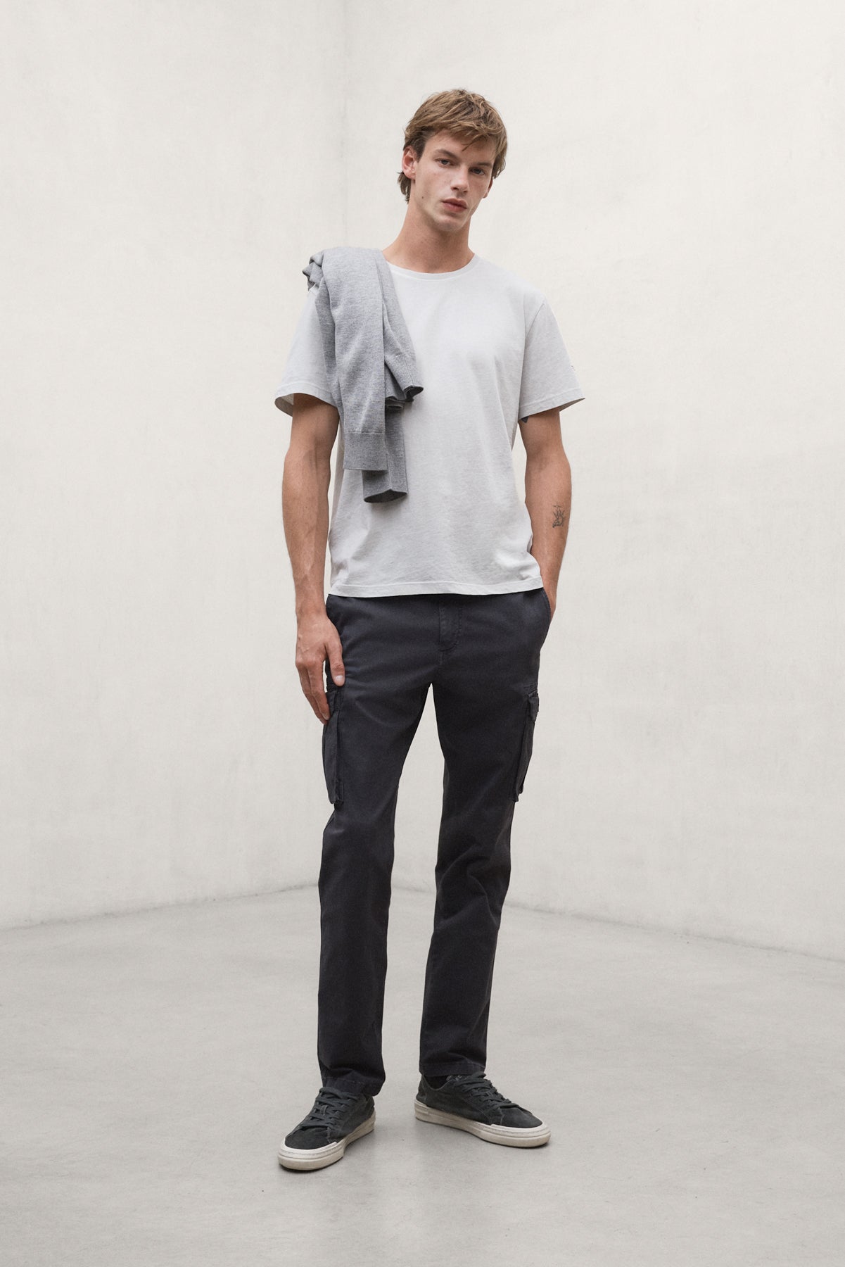 LIGHT GREY VENT T-SHIRT