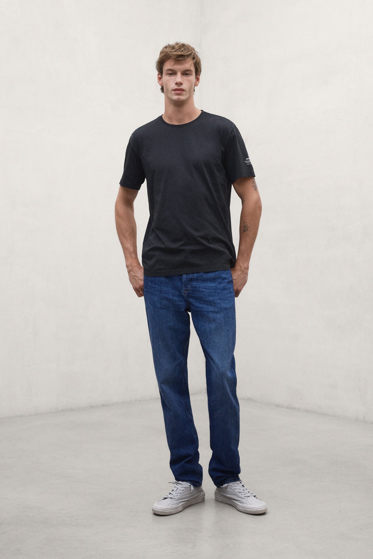 SCHWARZES VENT-SHIRT