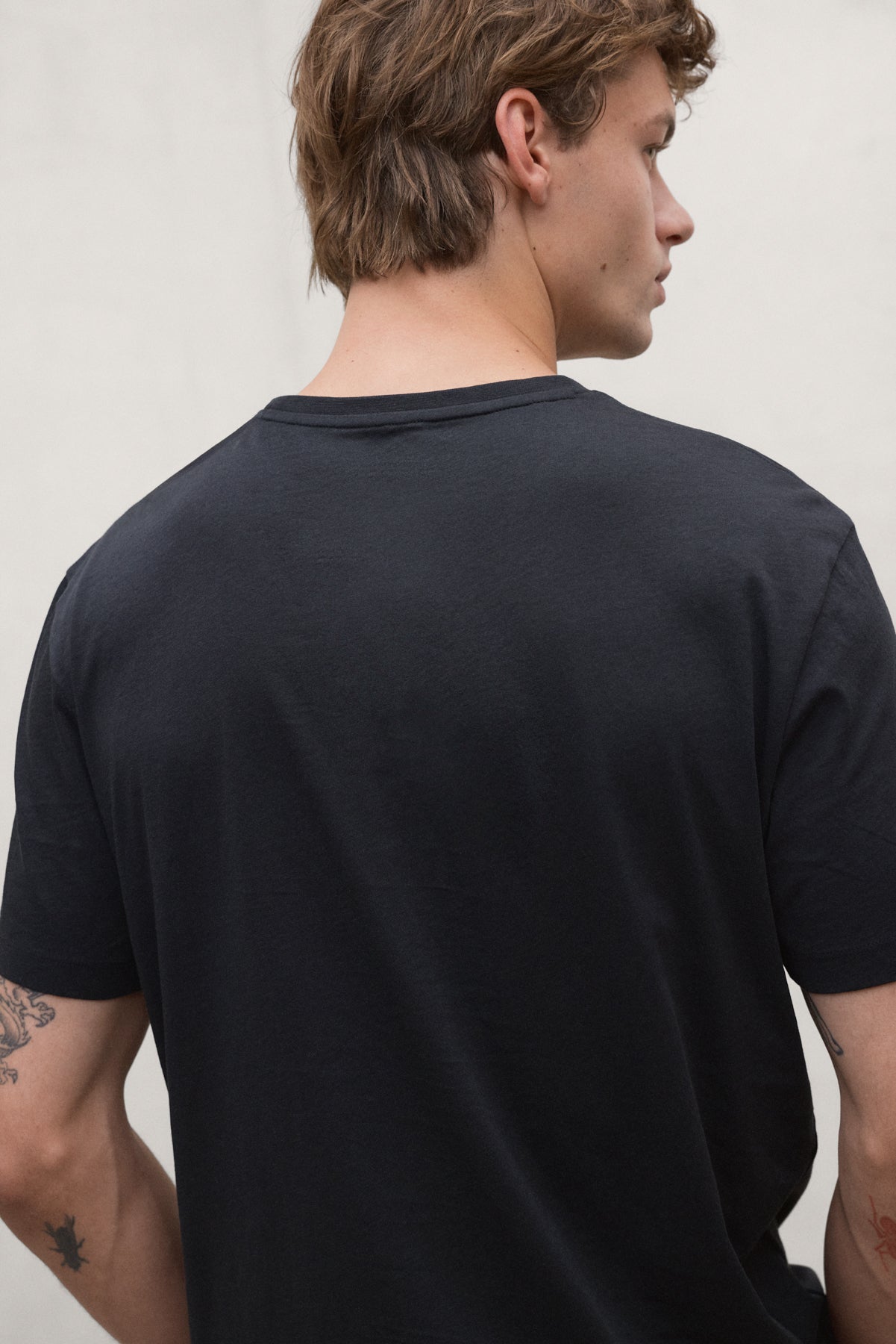 BLACK VENT T-SHIRT