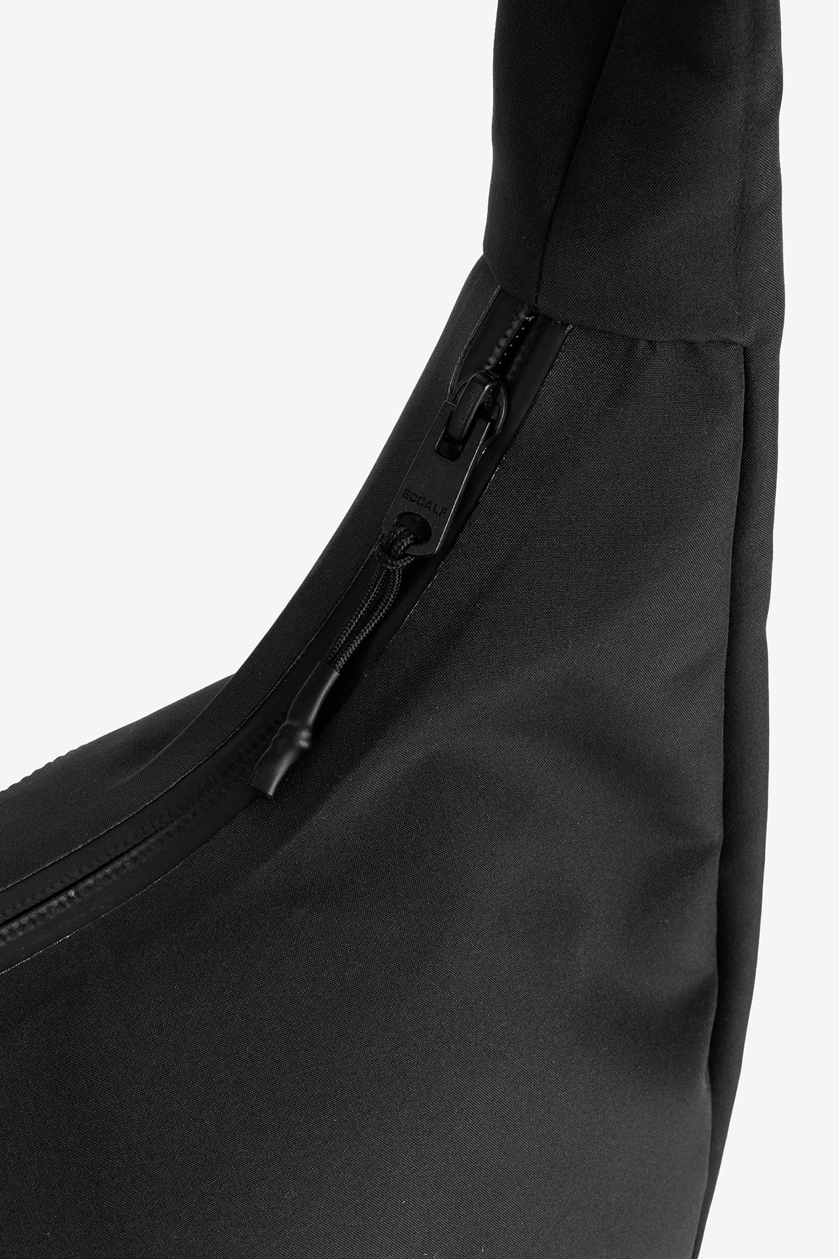 BLACK BONDED SLING BAG | ECOALF