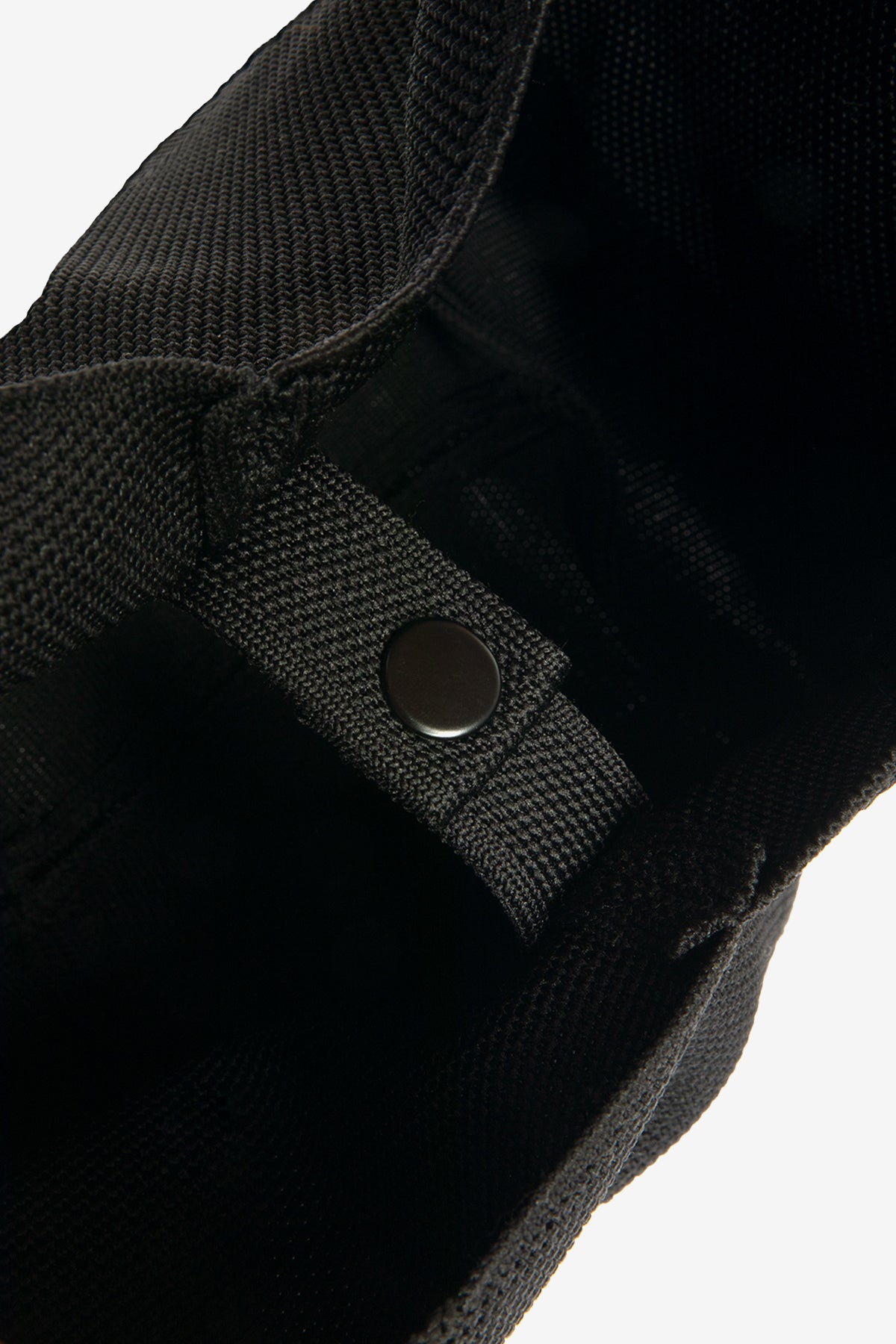 GROSSE SCHULTERTASCHE TIKA SCHWARZ