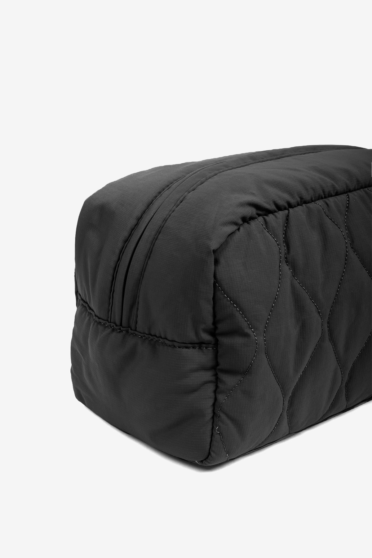 BLACK FLOCK TOILETRY BAG