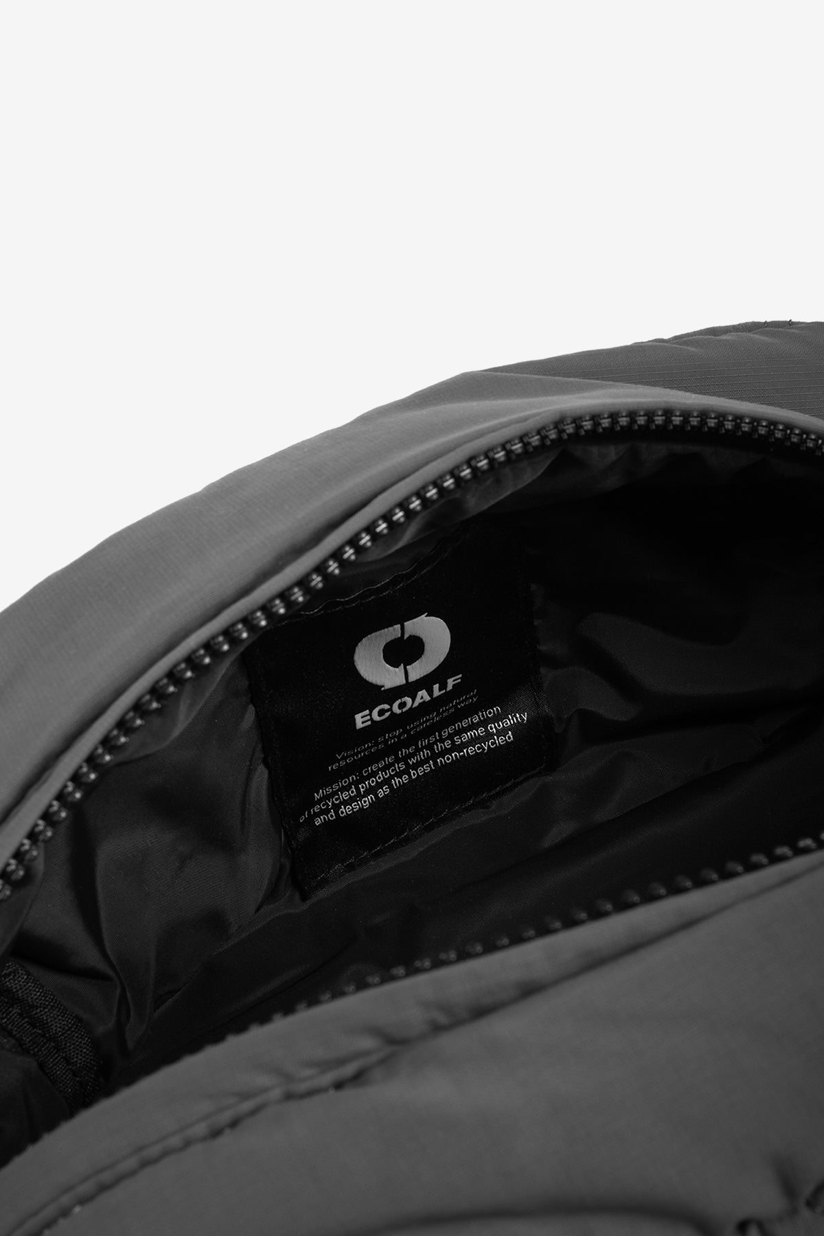 BLACK FLOCK TOILETRY BAG