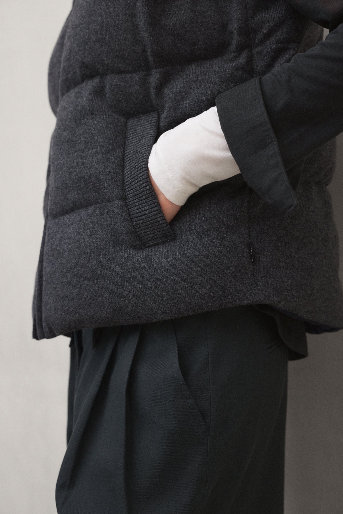 CHALECO HÍBRIDO REVERSIBLE SINTRE GRIS OSCURO