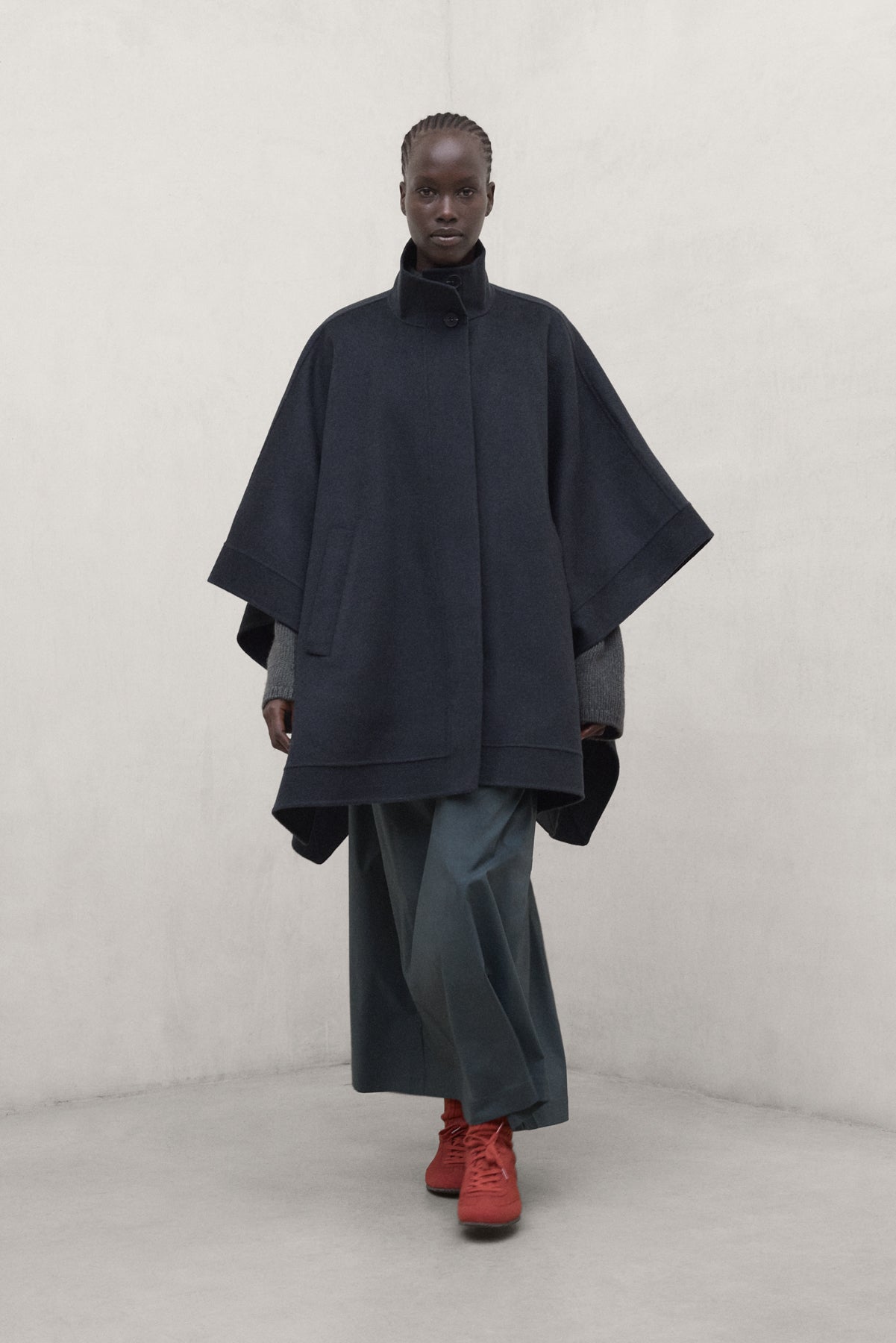 ABRIGO CAPA ASTURIA GRIS OSCURO